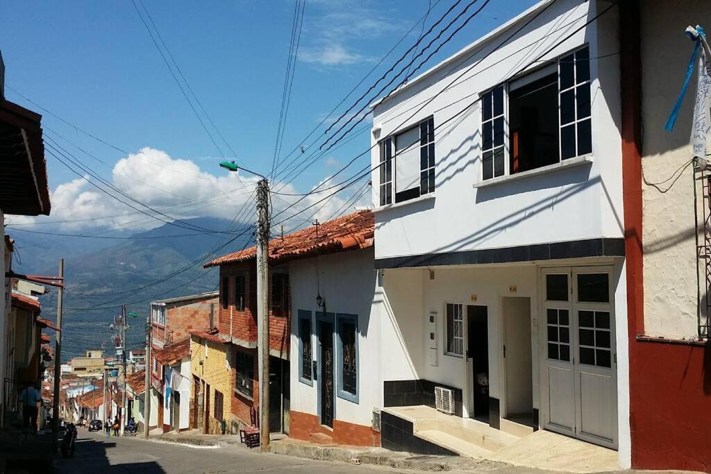 Aparta-estudio amoblado 202, 2p, wifi