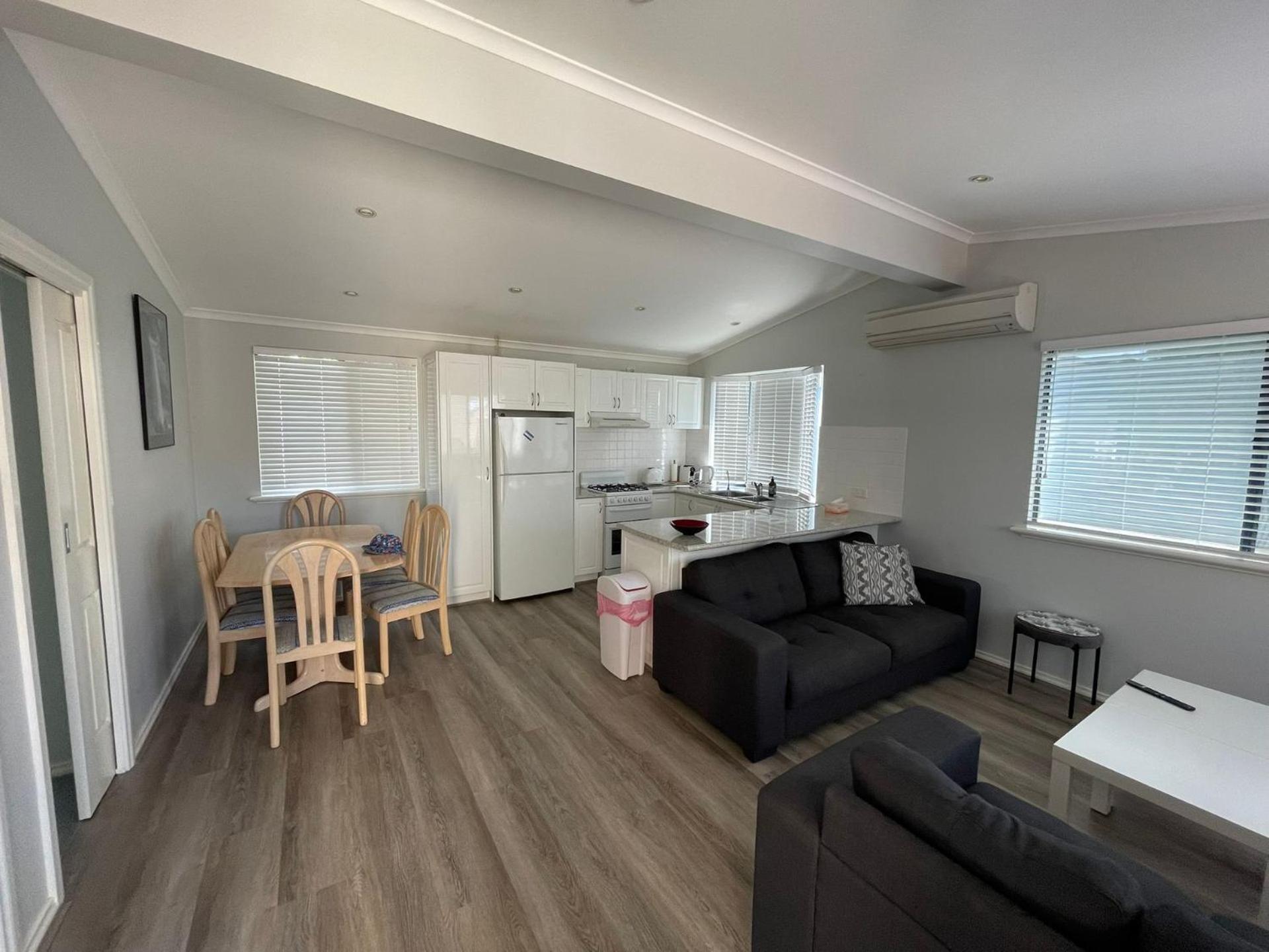 Budgie Smuggler - Cabin 96 Geographe Bay Holiday Park