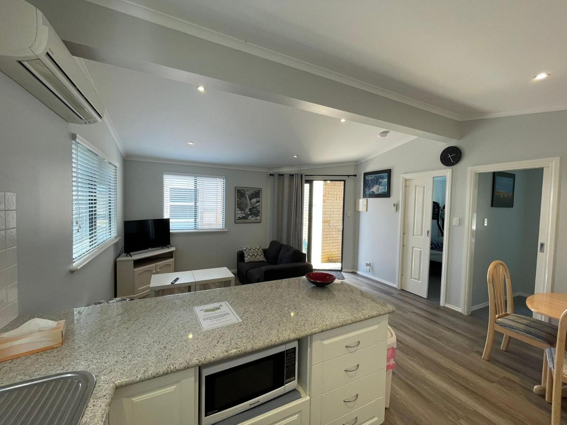 Budgie Smuggler - Cabin 96 Geographe Bay Holiday Park