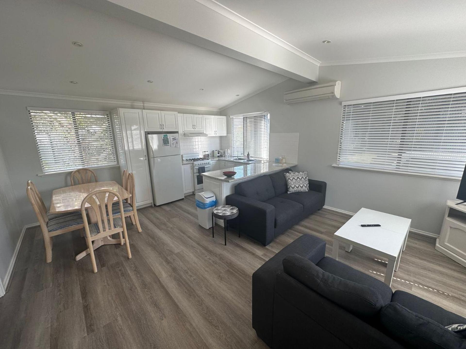 Budgie Smuggler - Cabin 96 Geographe Bay Holiday Park