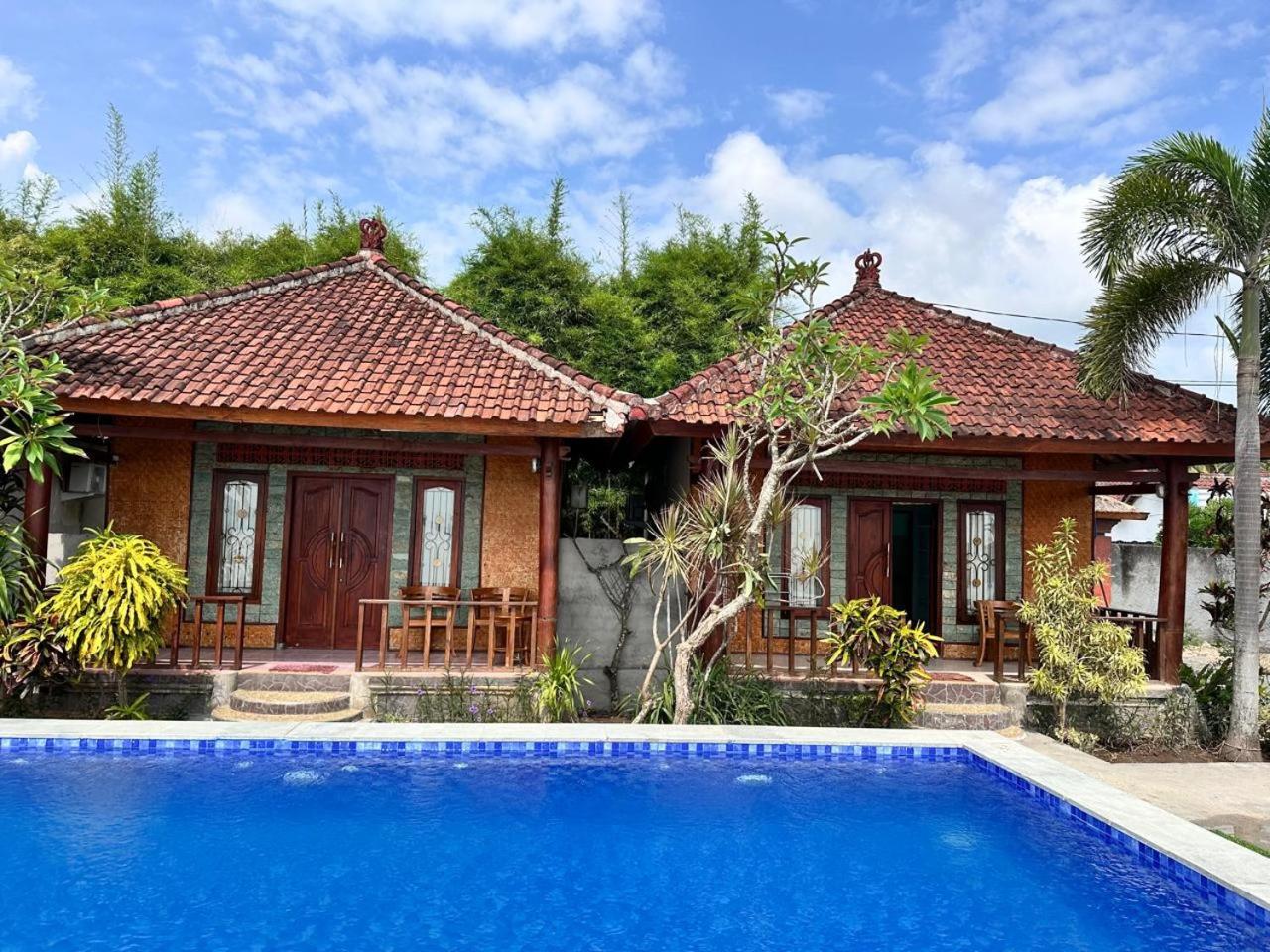 Krisna Bungalows and Restaurant