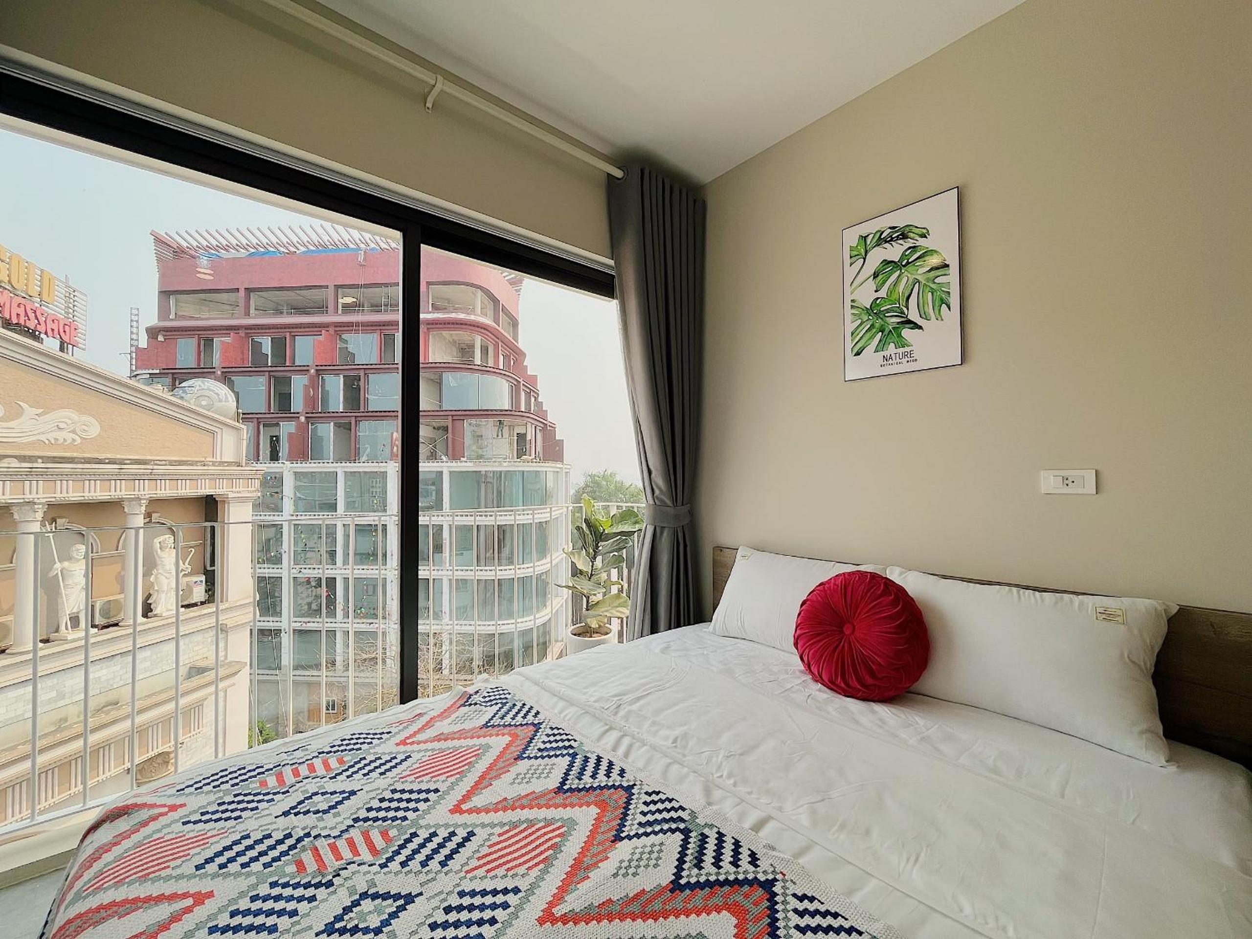 Modern Apartment in Westlake