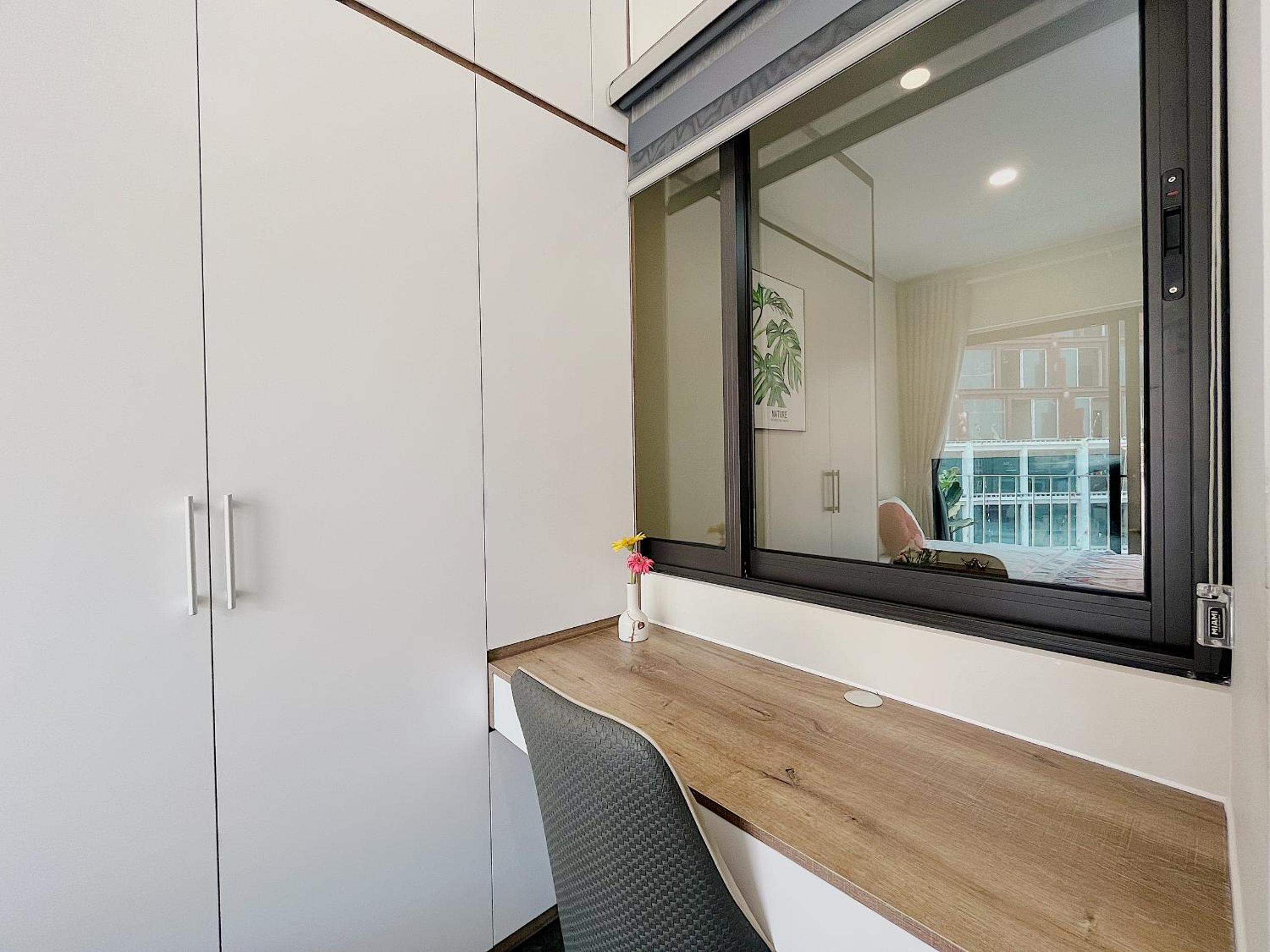 Modern Apartment in Westlake