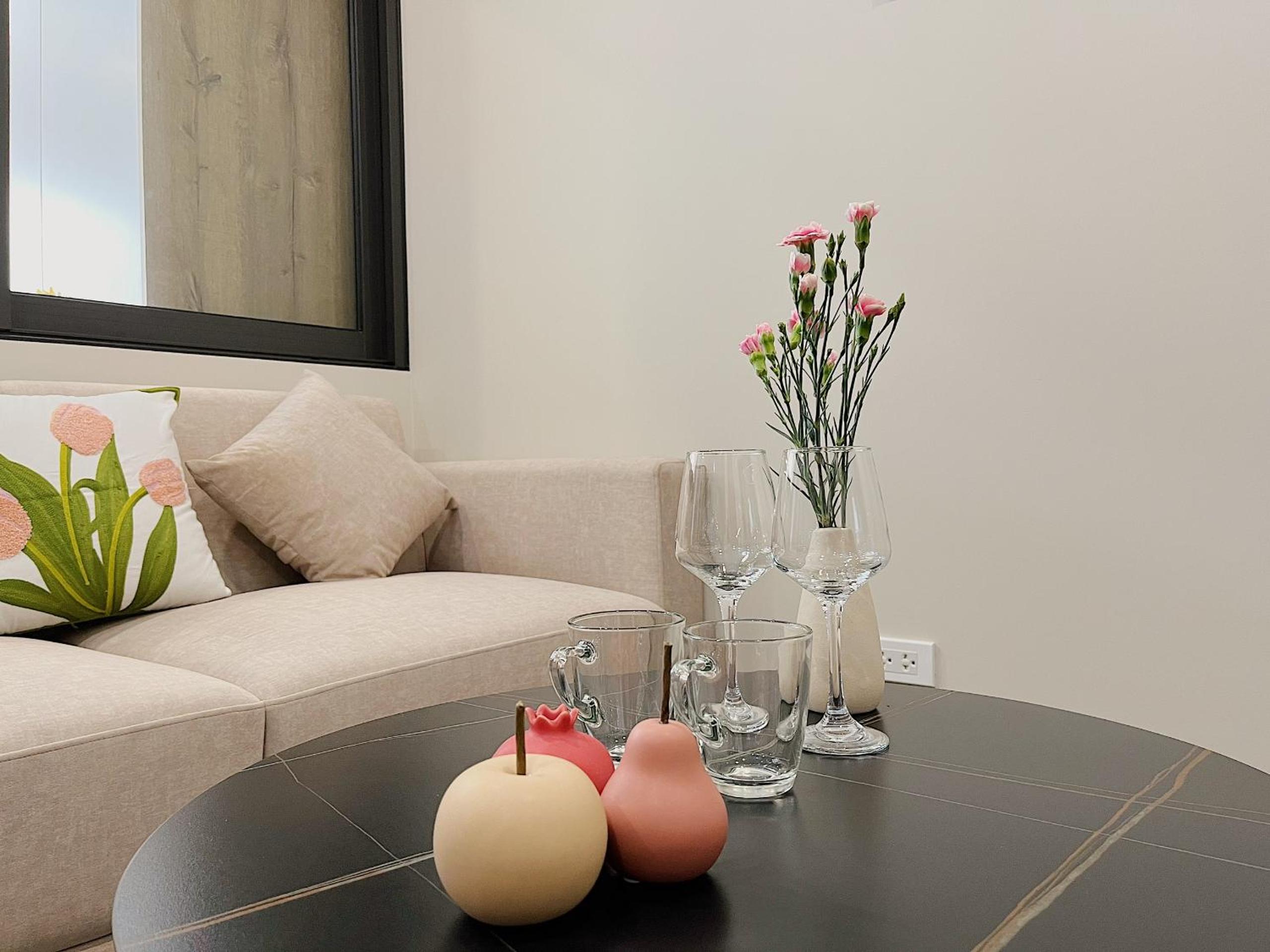 Modern Apartment in Westlake