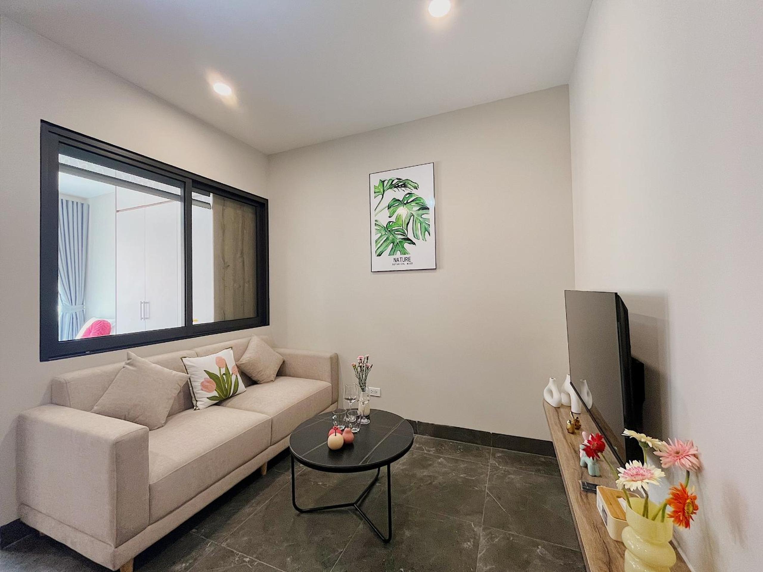Modern Apartment in Westlake