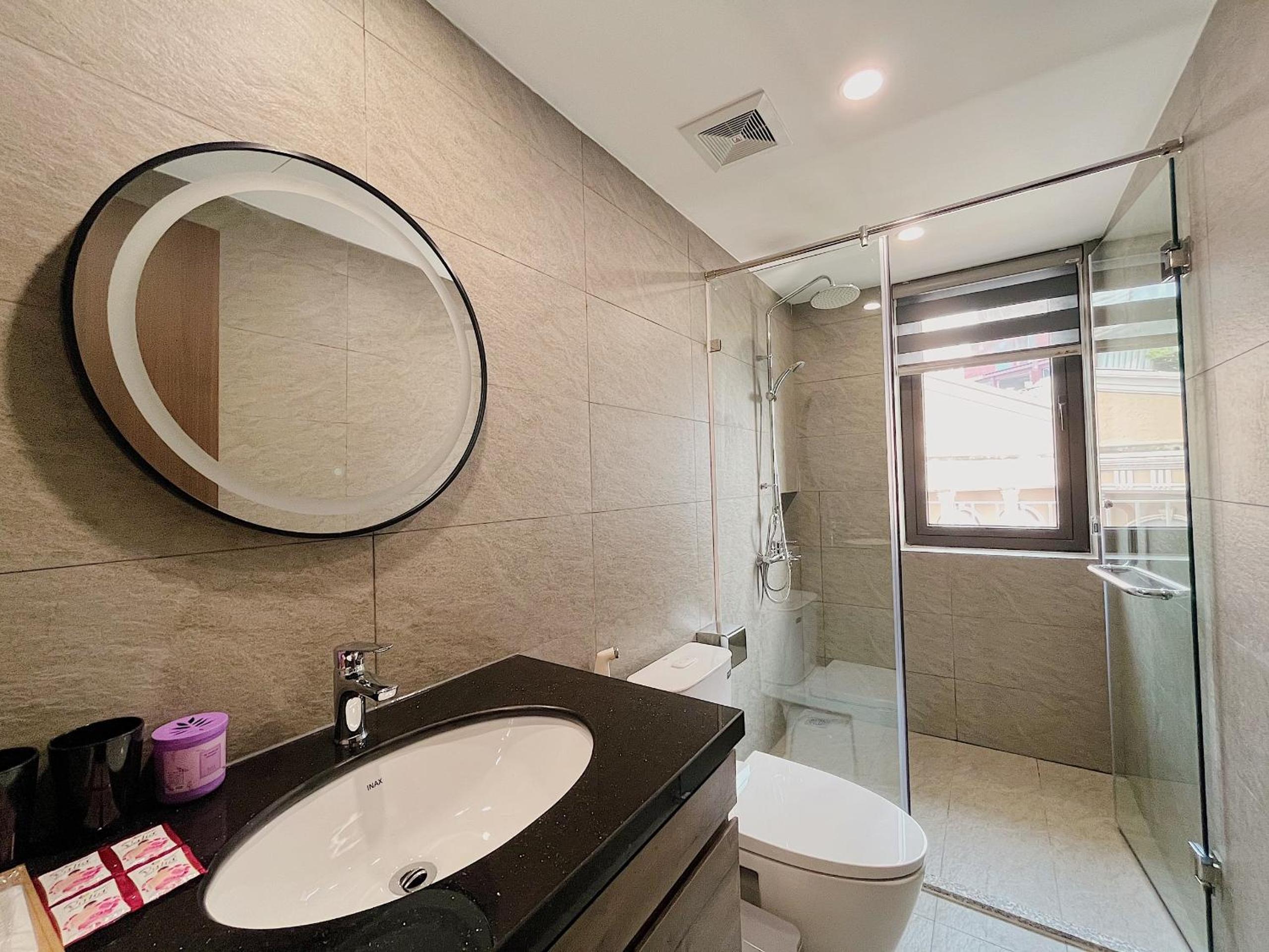 Modern Apartment in Westlake