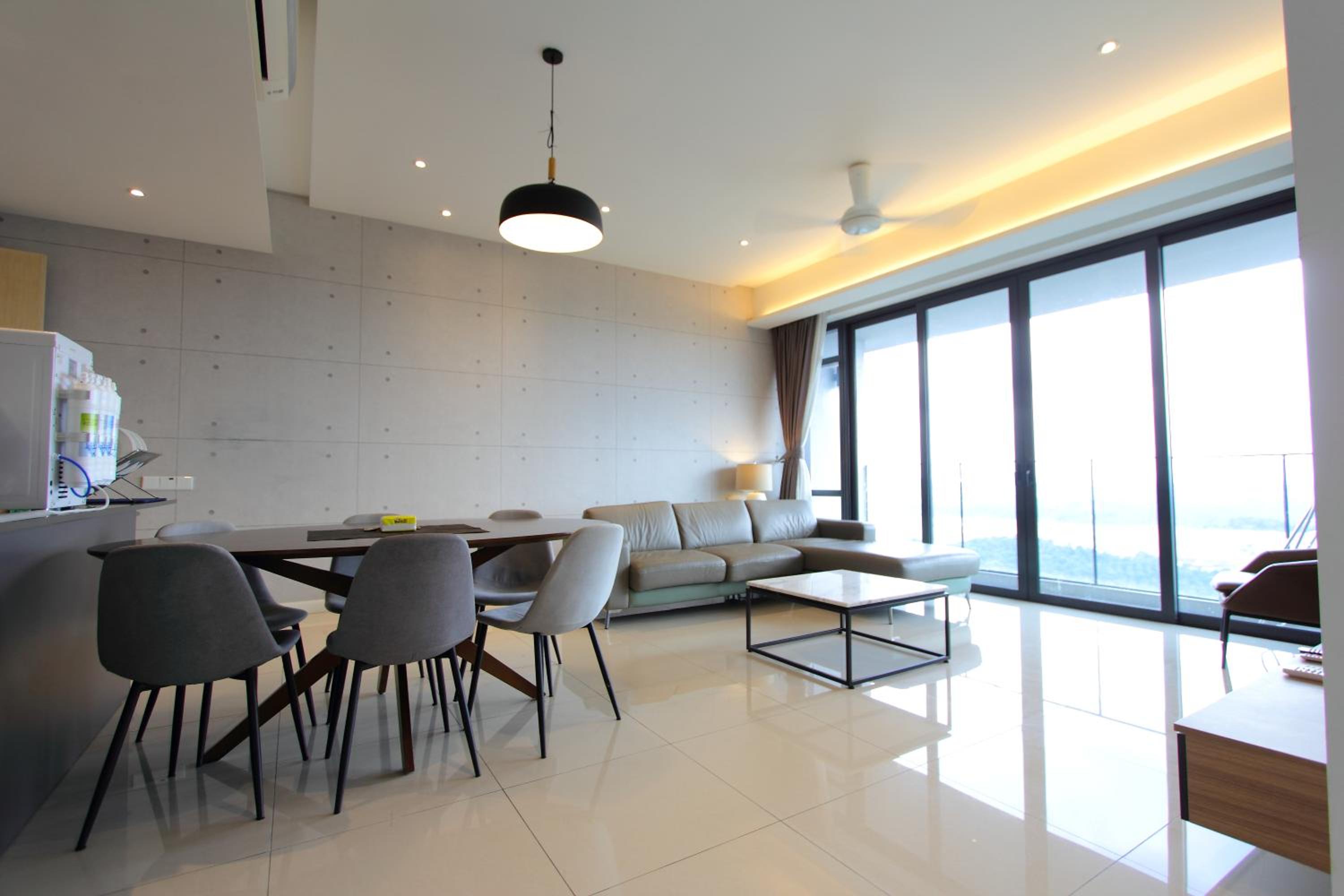 Grand Medini 3 mins drive Legoland photo 7