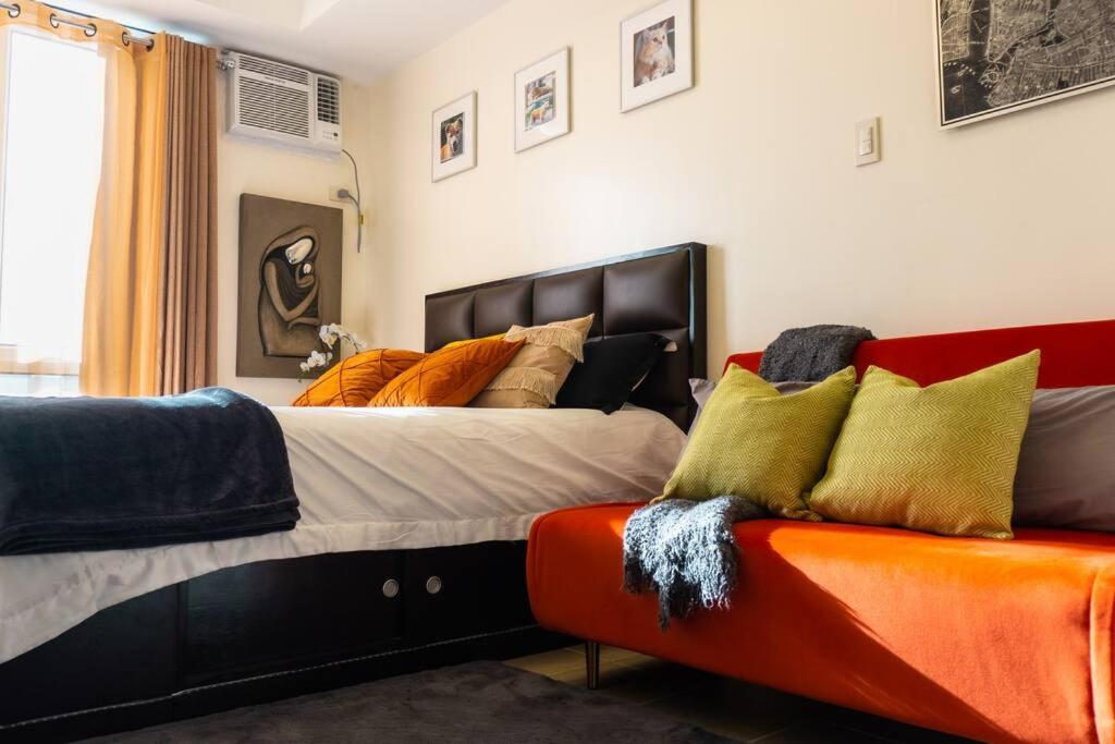 Luxury Resort Condo in Pasig FastWifiPoolSmartLock view 5