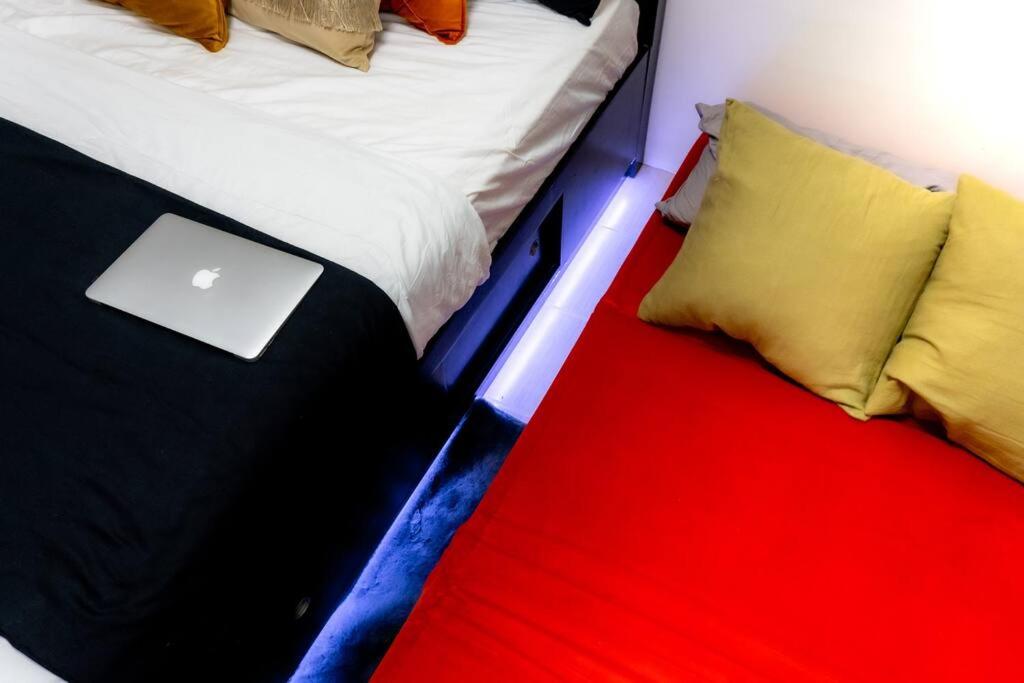 Luxury Resort Condo in Pasig FastWifiPoolSmartLock view 4