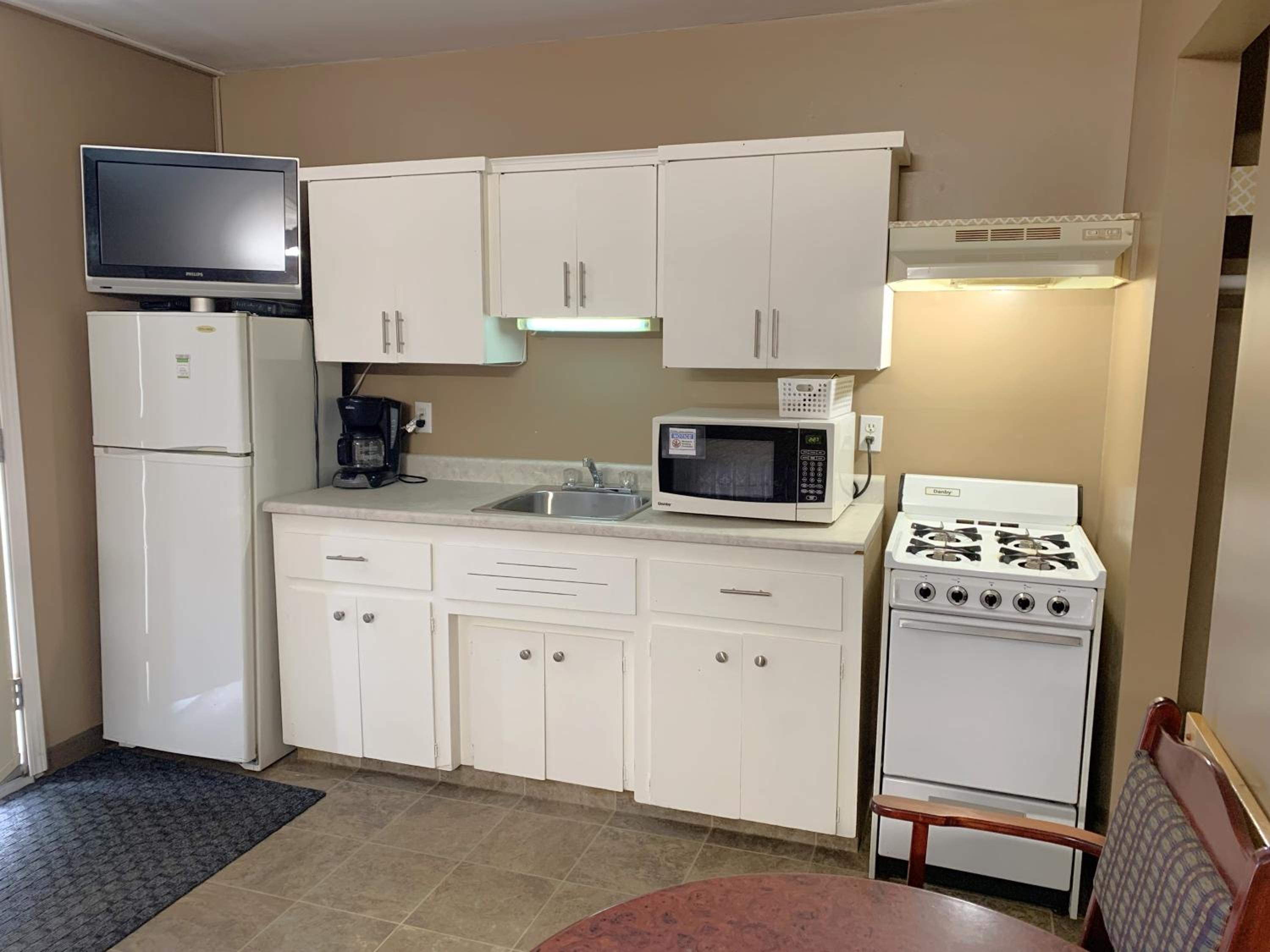 Edson Vacations - Castle Motel - Property Image 2