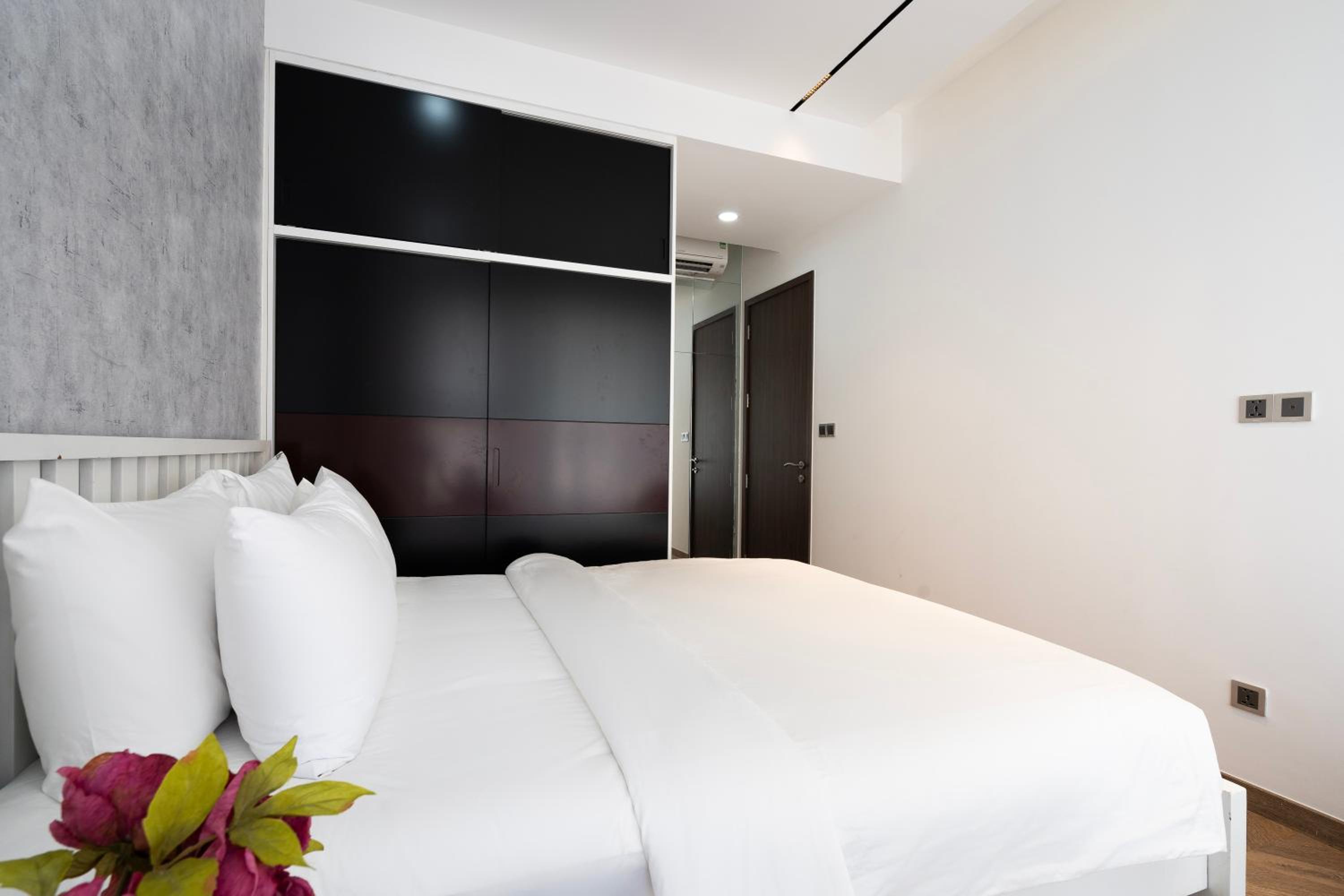 Convinia Luxury The Peak Midtown