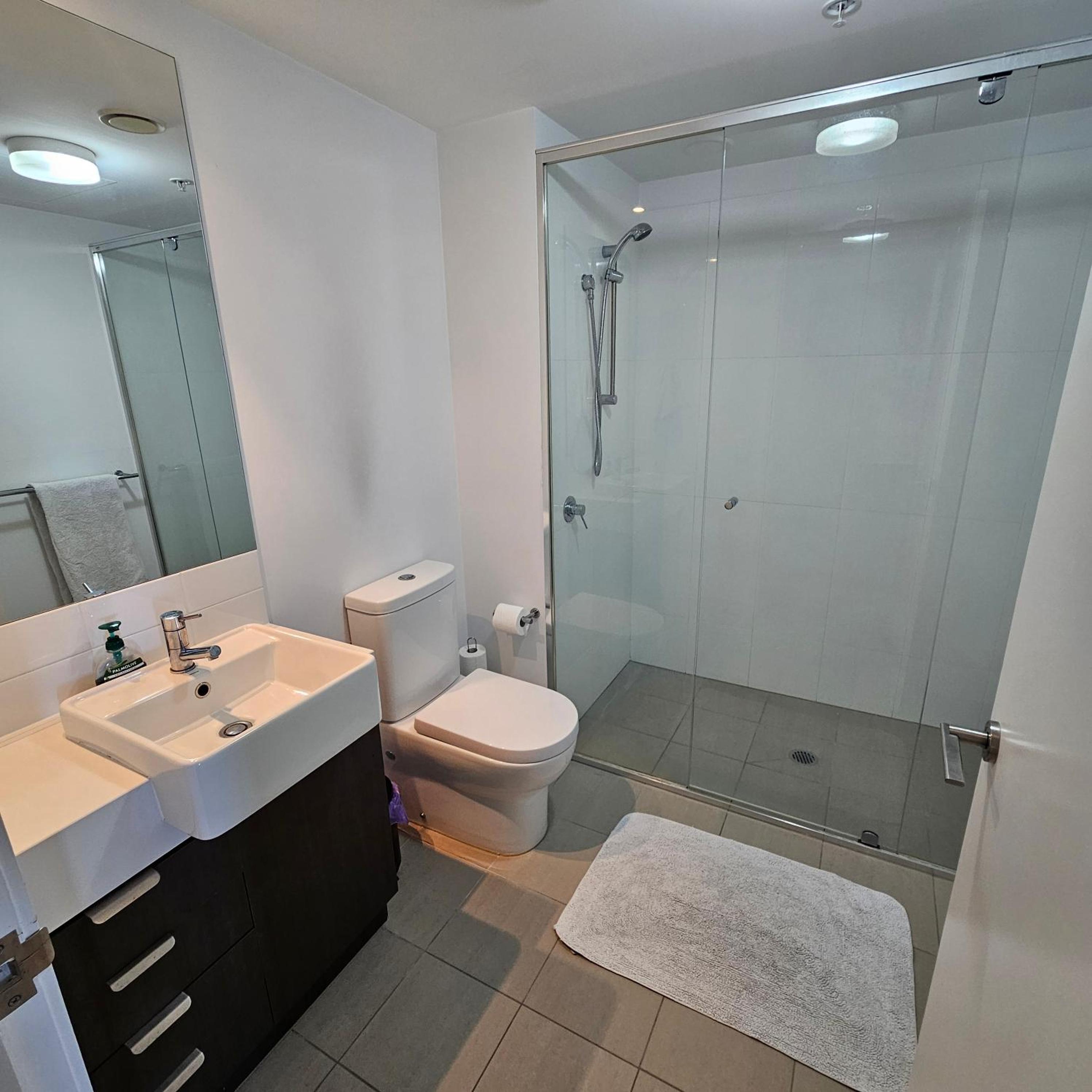 Brisbane Vacations - Private Bedroom Bathroom in Shared Inner Brisbane Apartment - Property Image 12