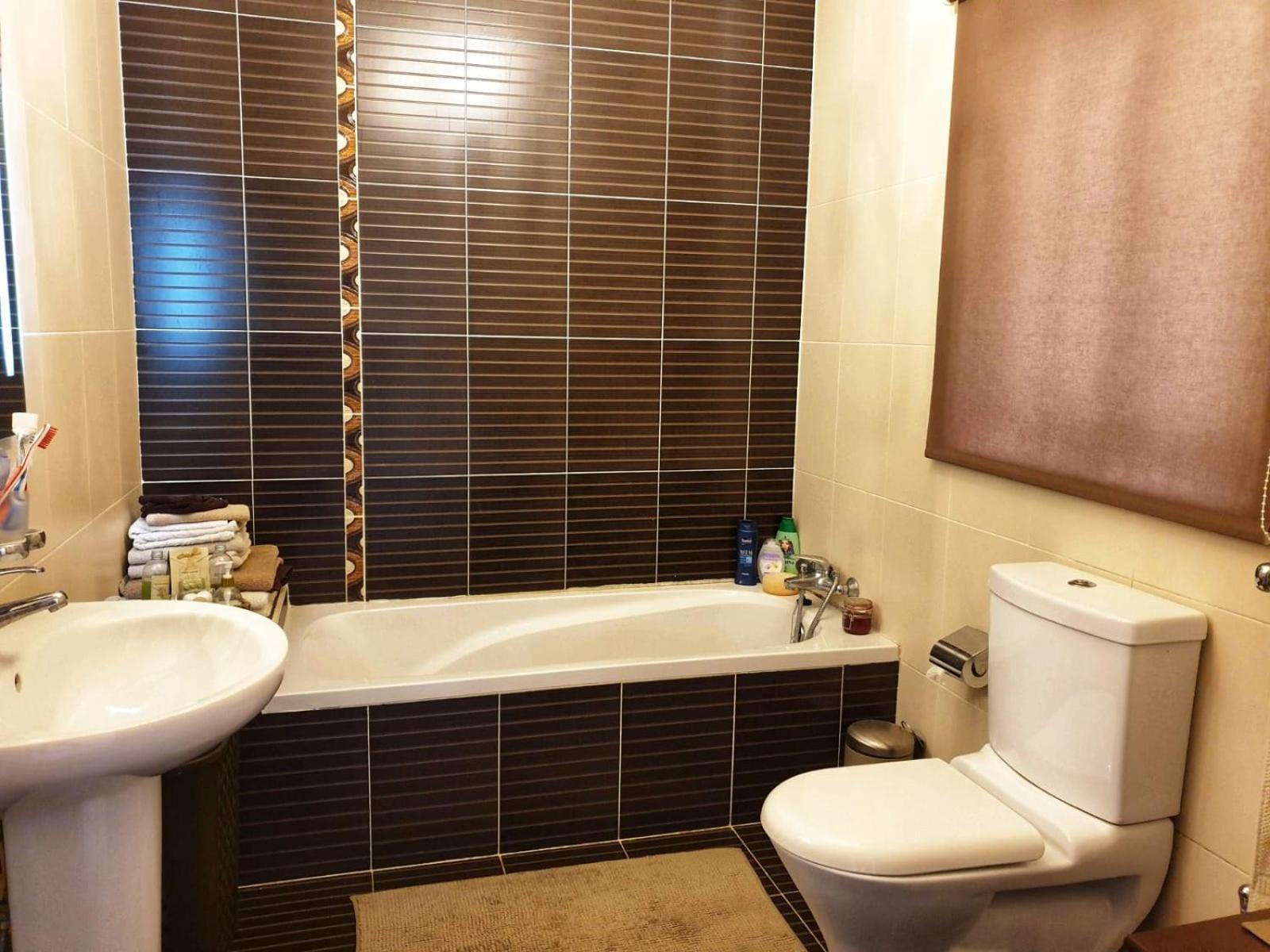 2 Bedroom Apartment Close to Centre & Seafront photo 3