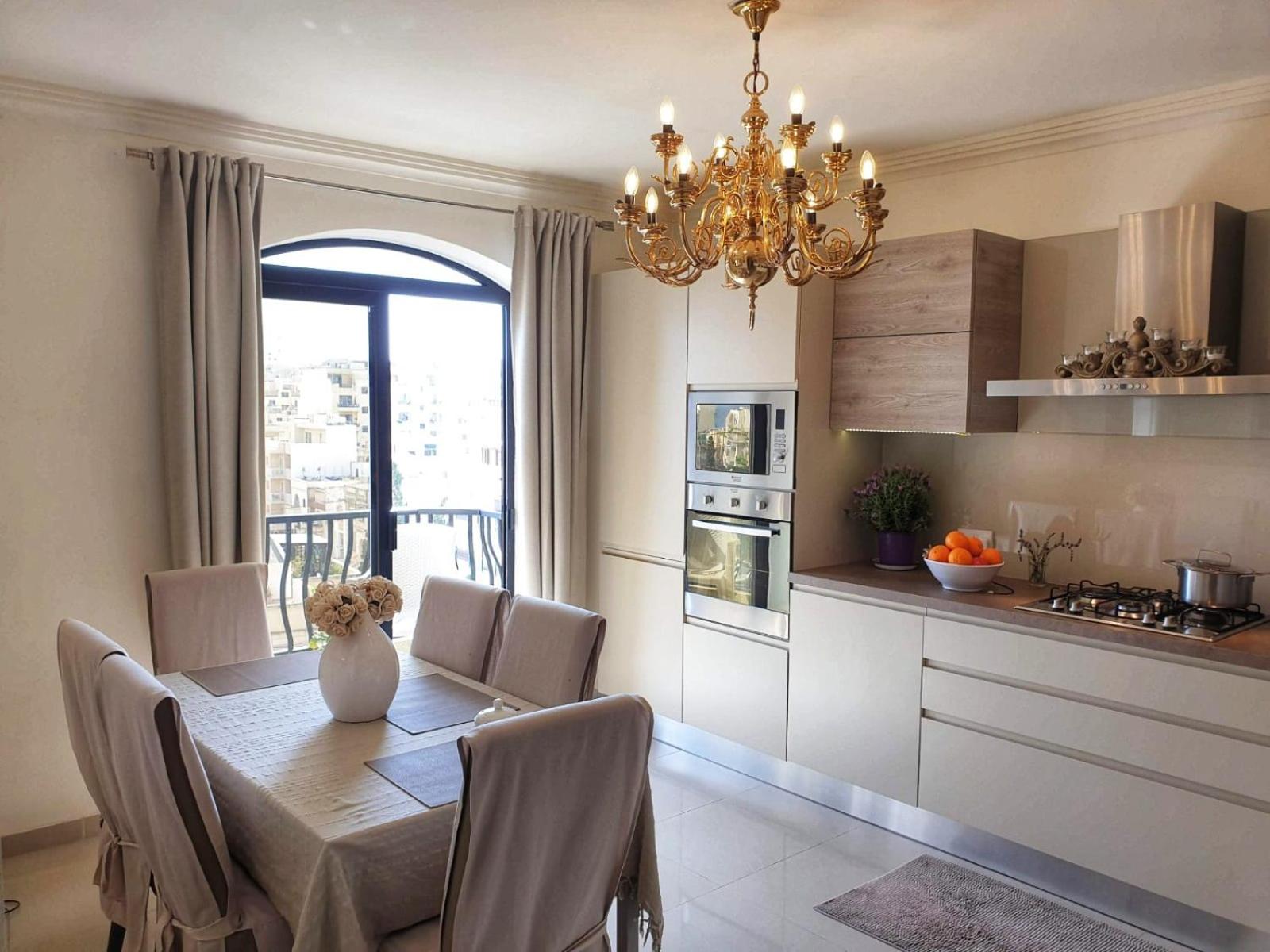 2 Bedroom Apartment Close to Centre & Seafront photo 1