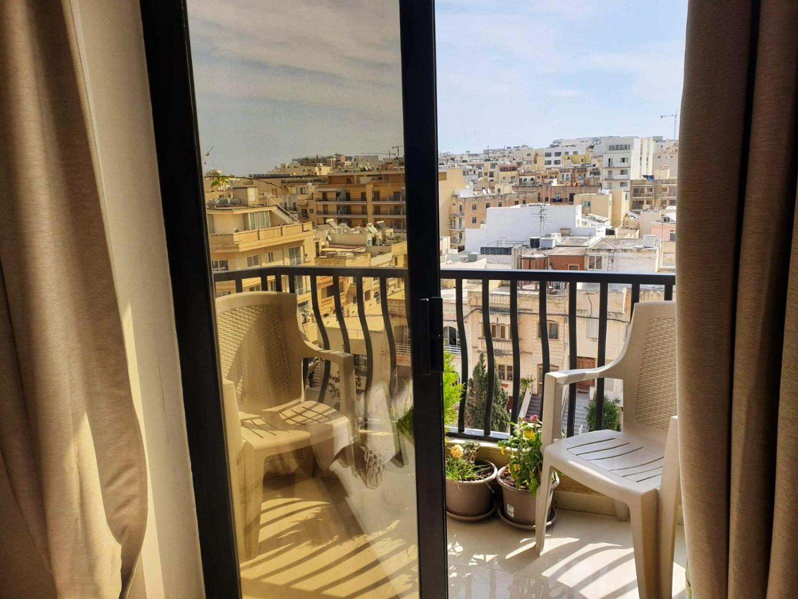 2 Bedroom Apartment Close to Centre & Seafront photo 4