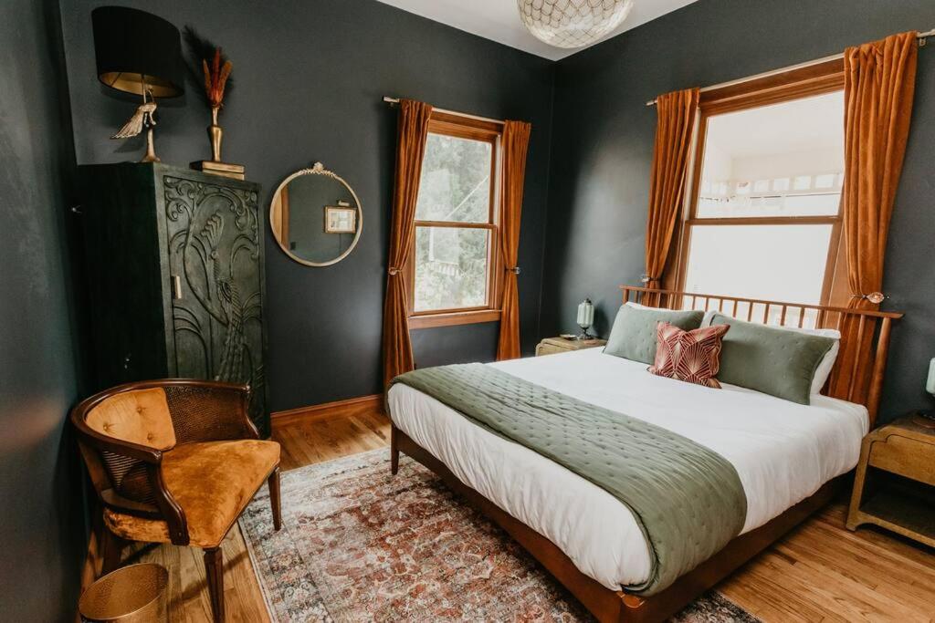 Grass Valley Vacations - 1 bedroom Modern Victorian in heart of downtown - Property Image 1