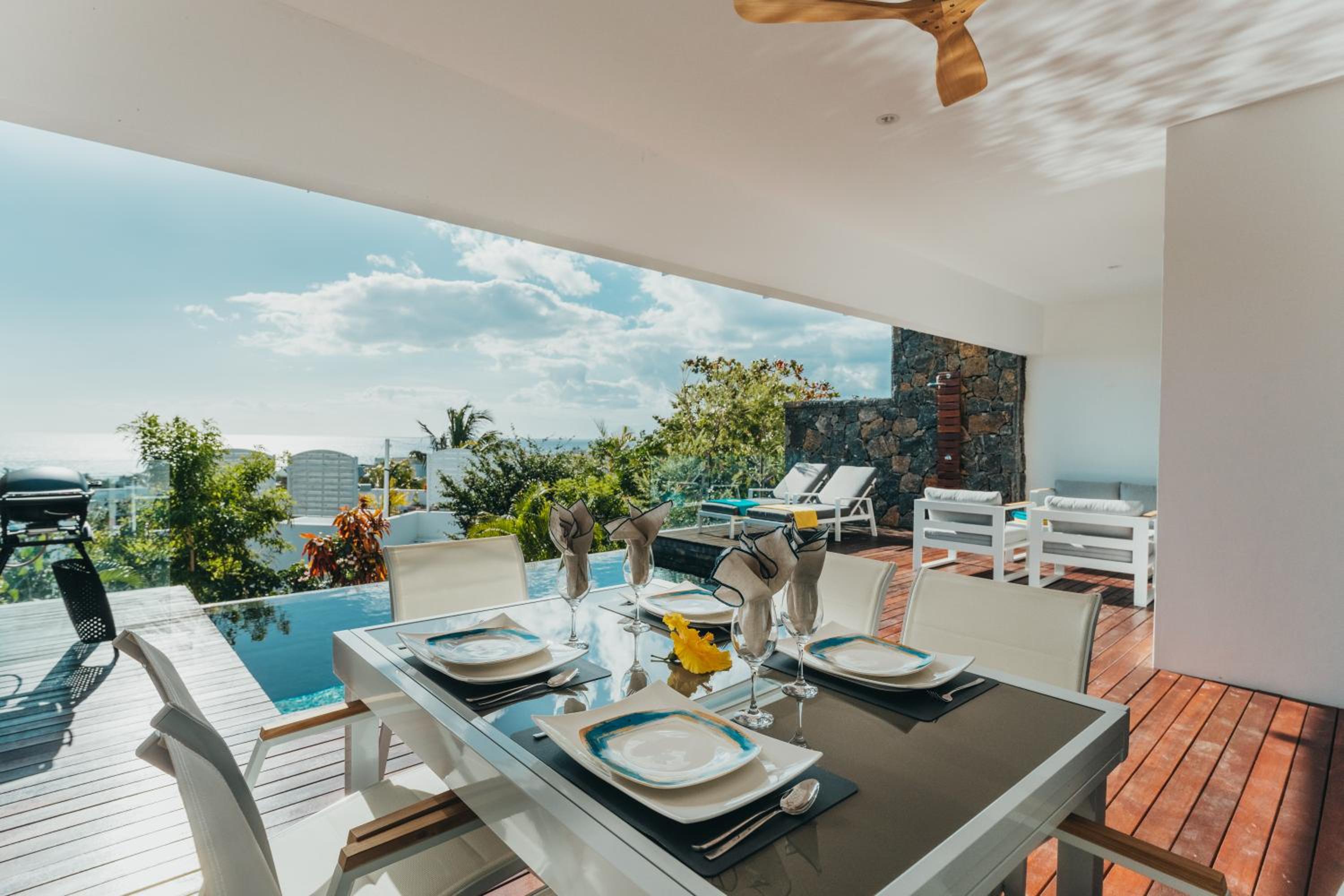 Appartement de luxe piscine et vue mer
