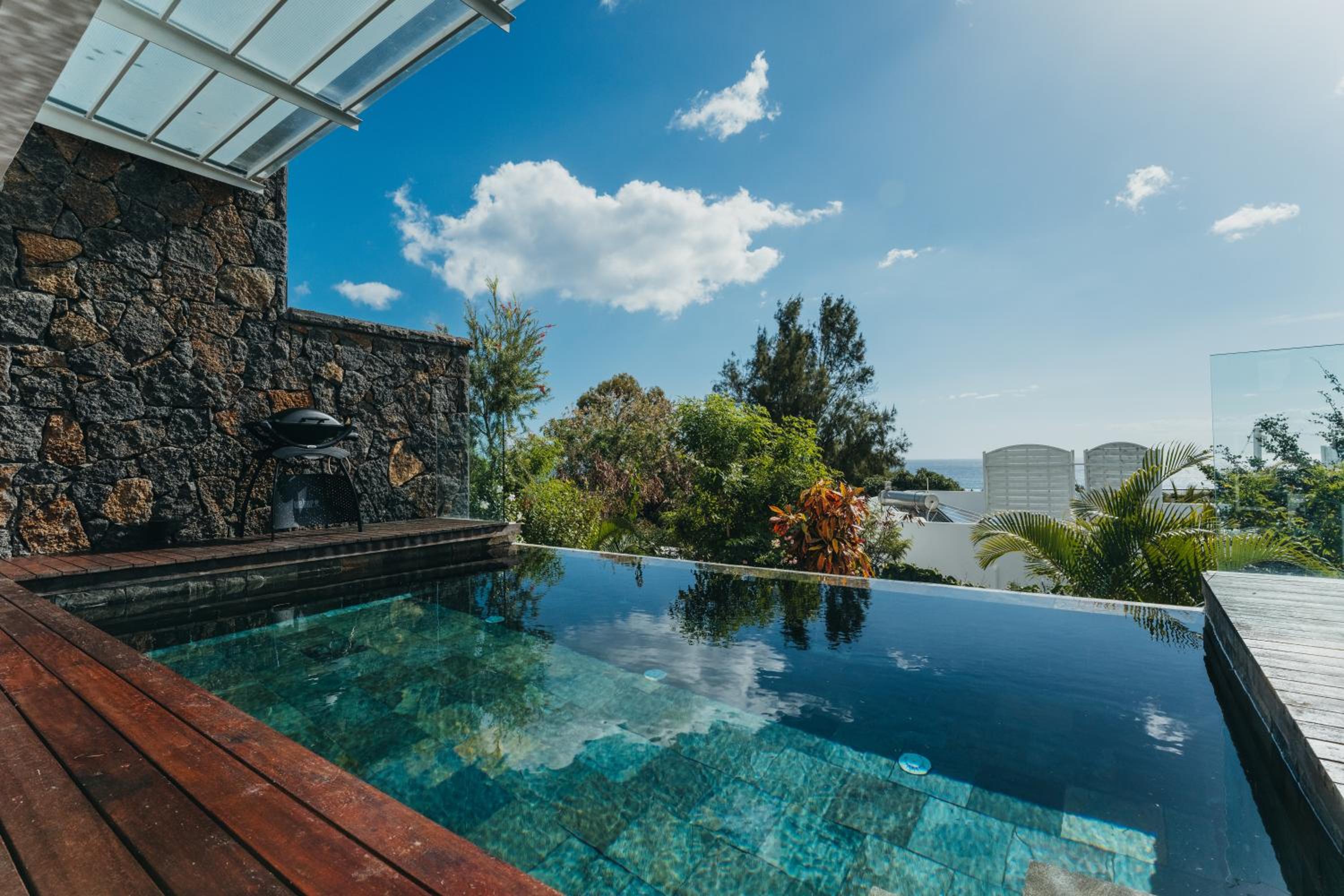 Appartement de luxe piscine et vue mer