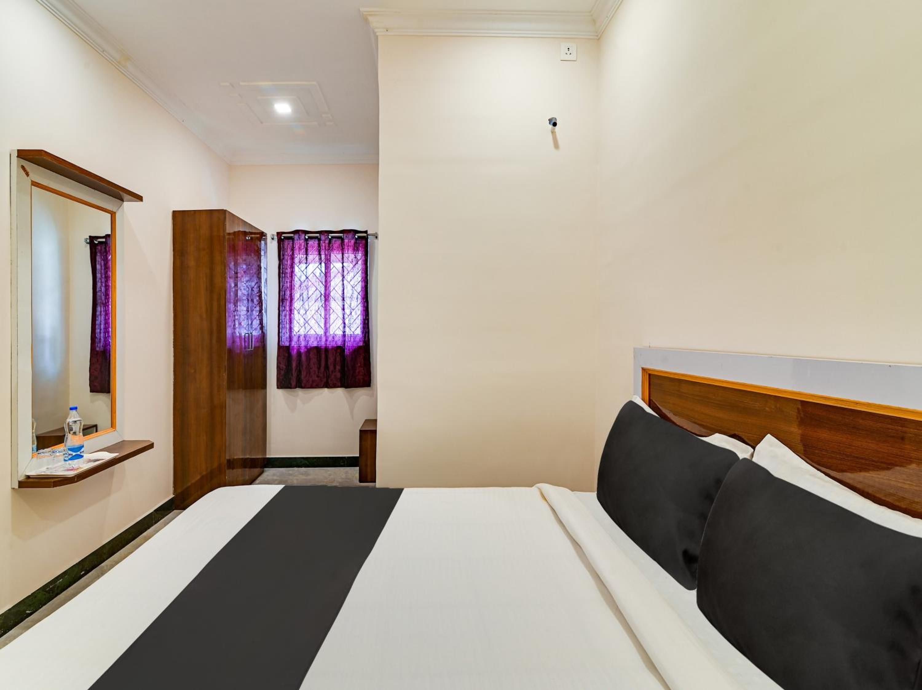 Super Townhouse Vellore Fort Formerly RJ Royal Inn