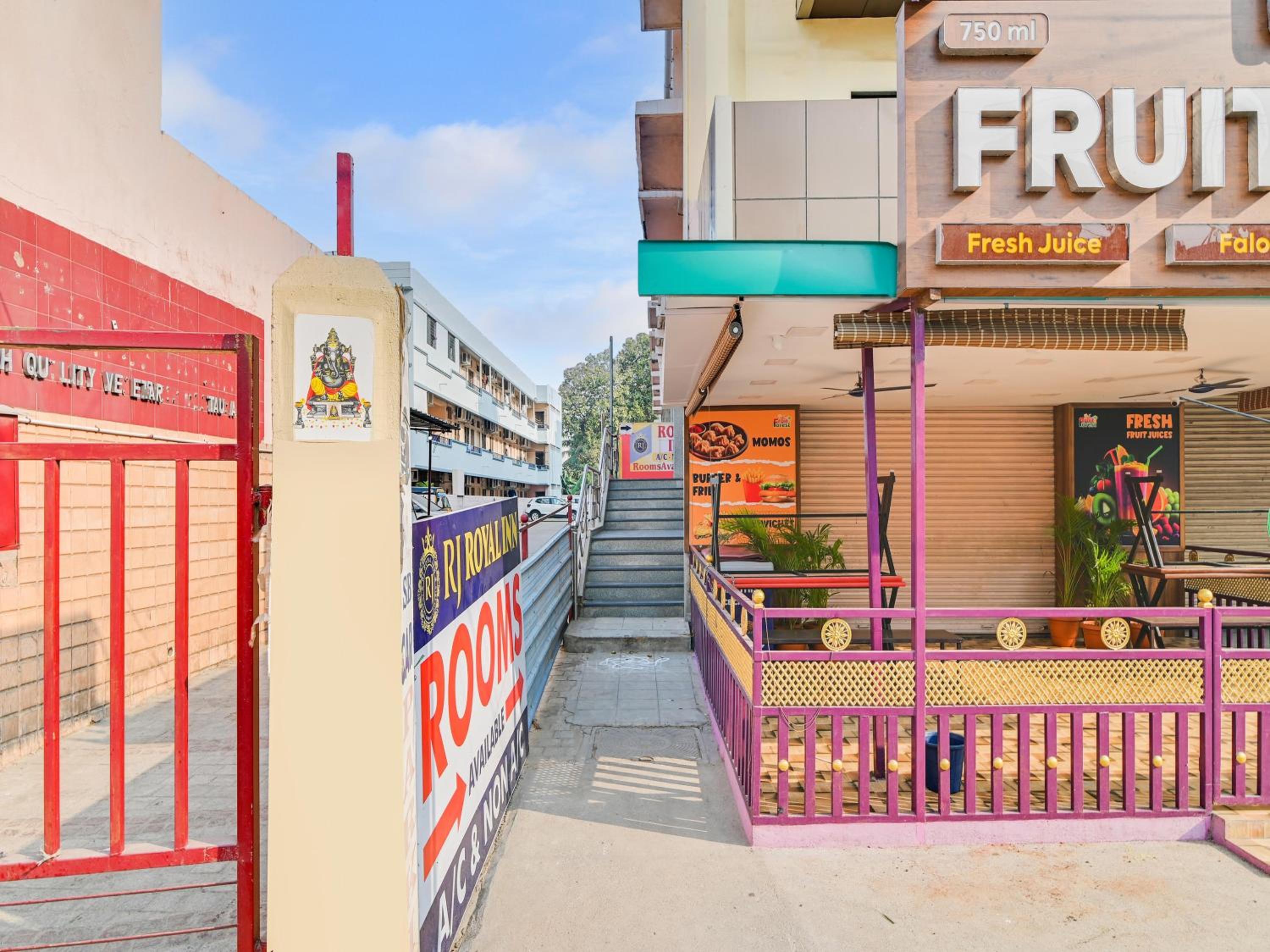 Super Townhouse Vellore Fort Formerly RJ Royal Inn