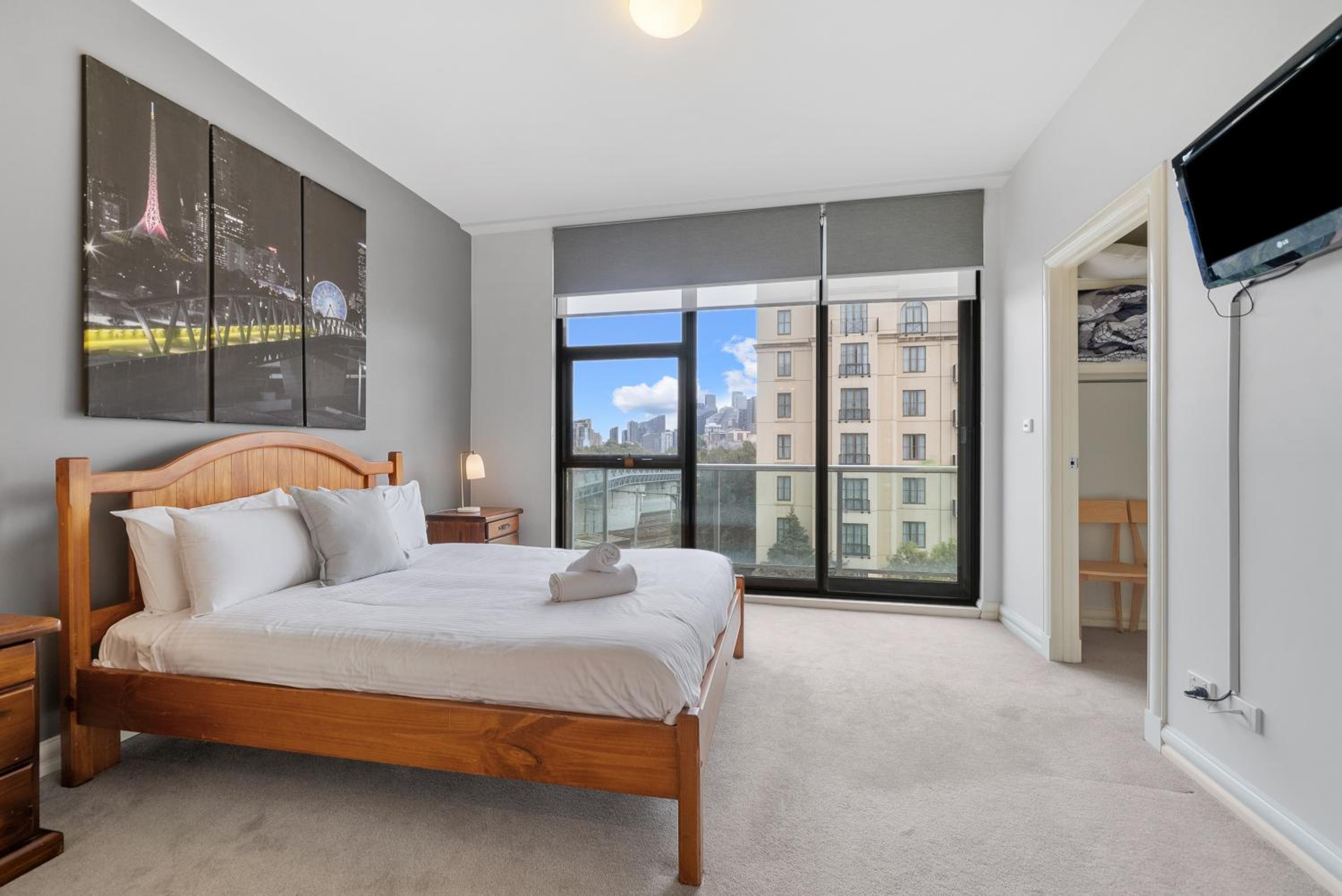 East Melbourne 2BR Apartment