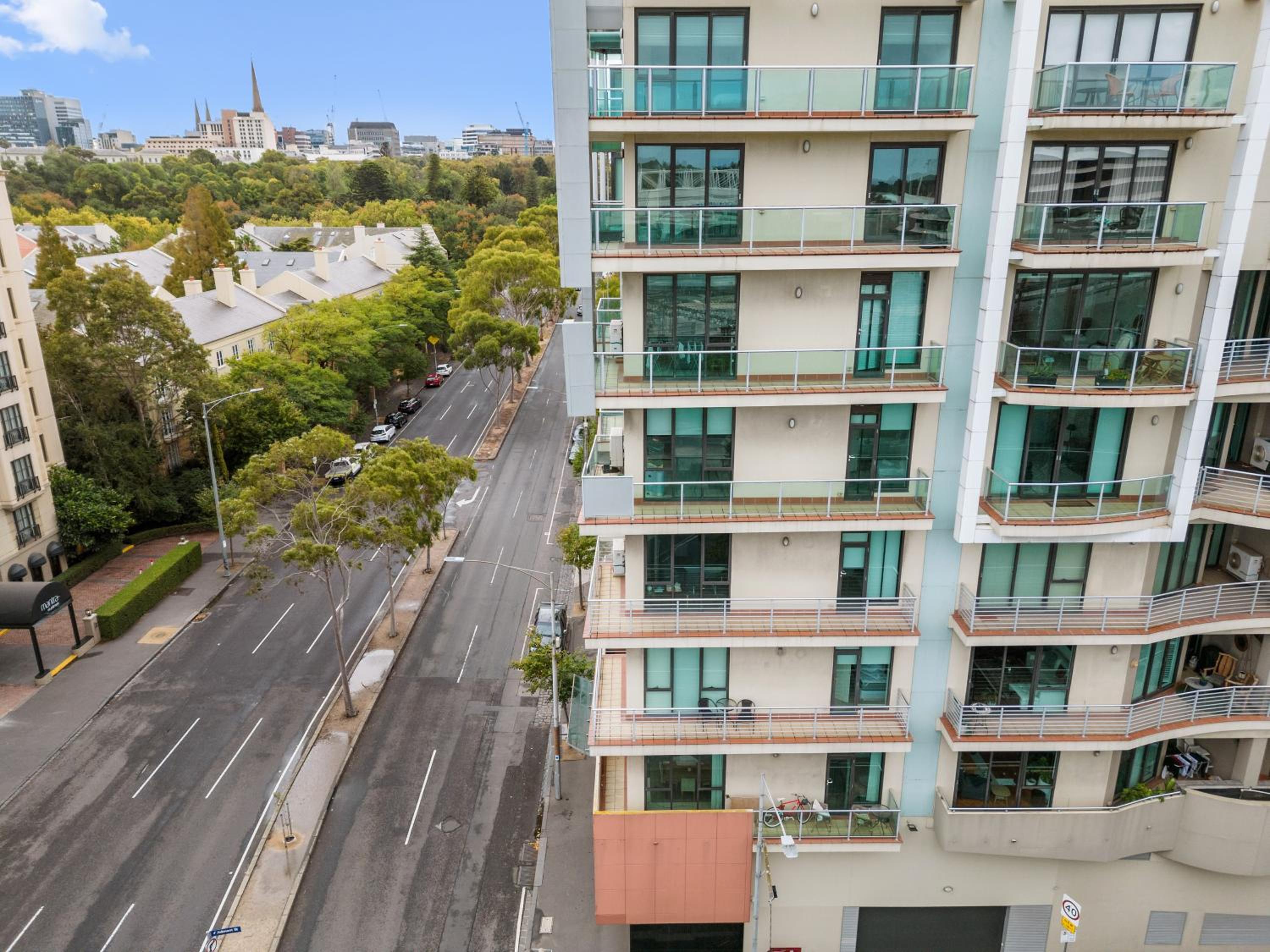 East Melbourne 2BR Apartment