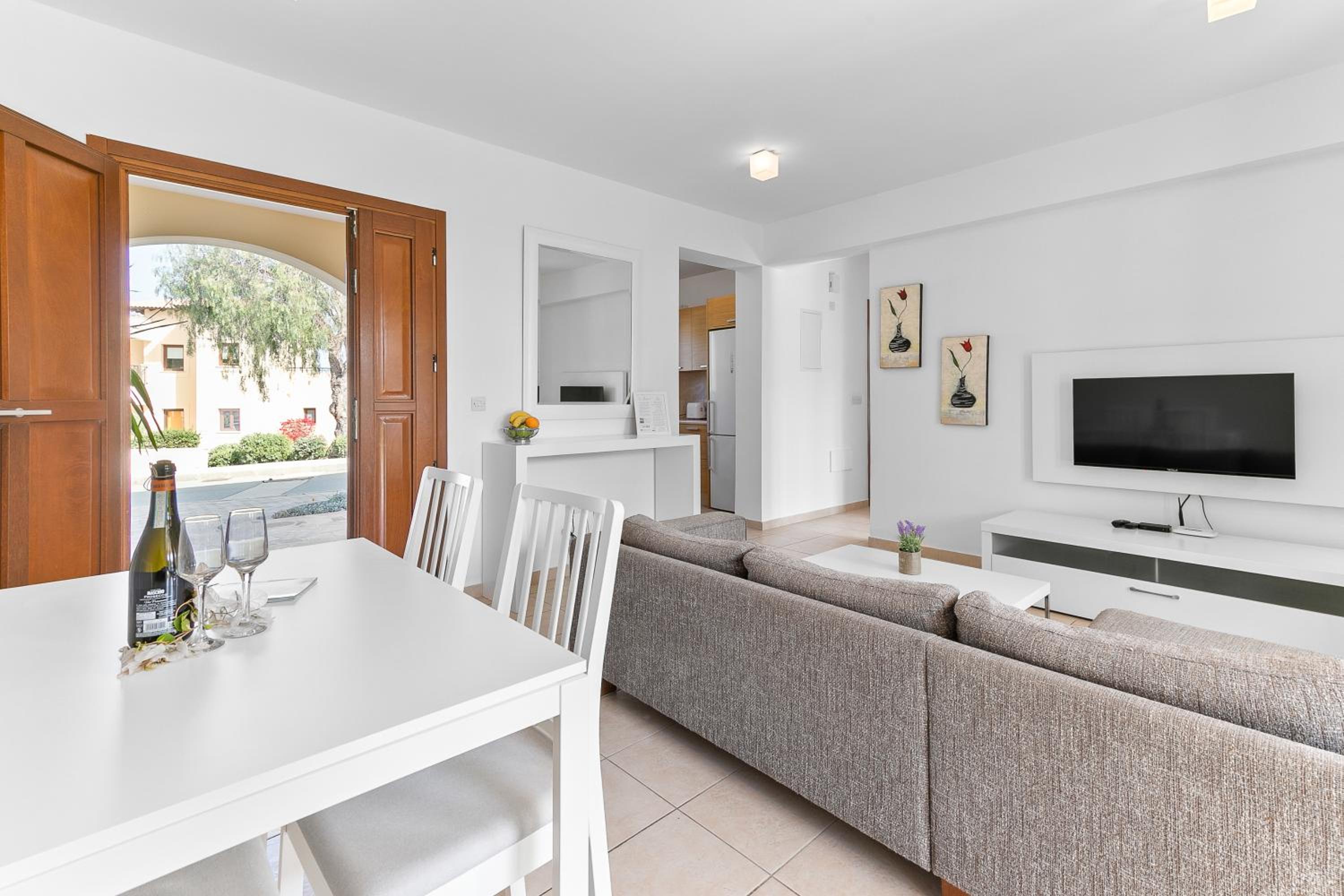 2 bedroom Apartment Asulon with communal pools, Aphrodite Hills Resort