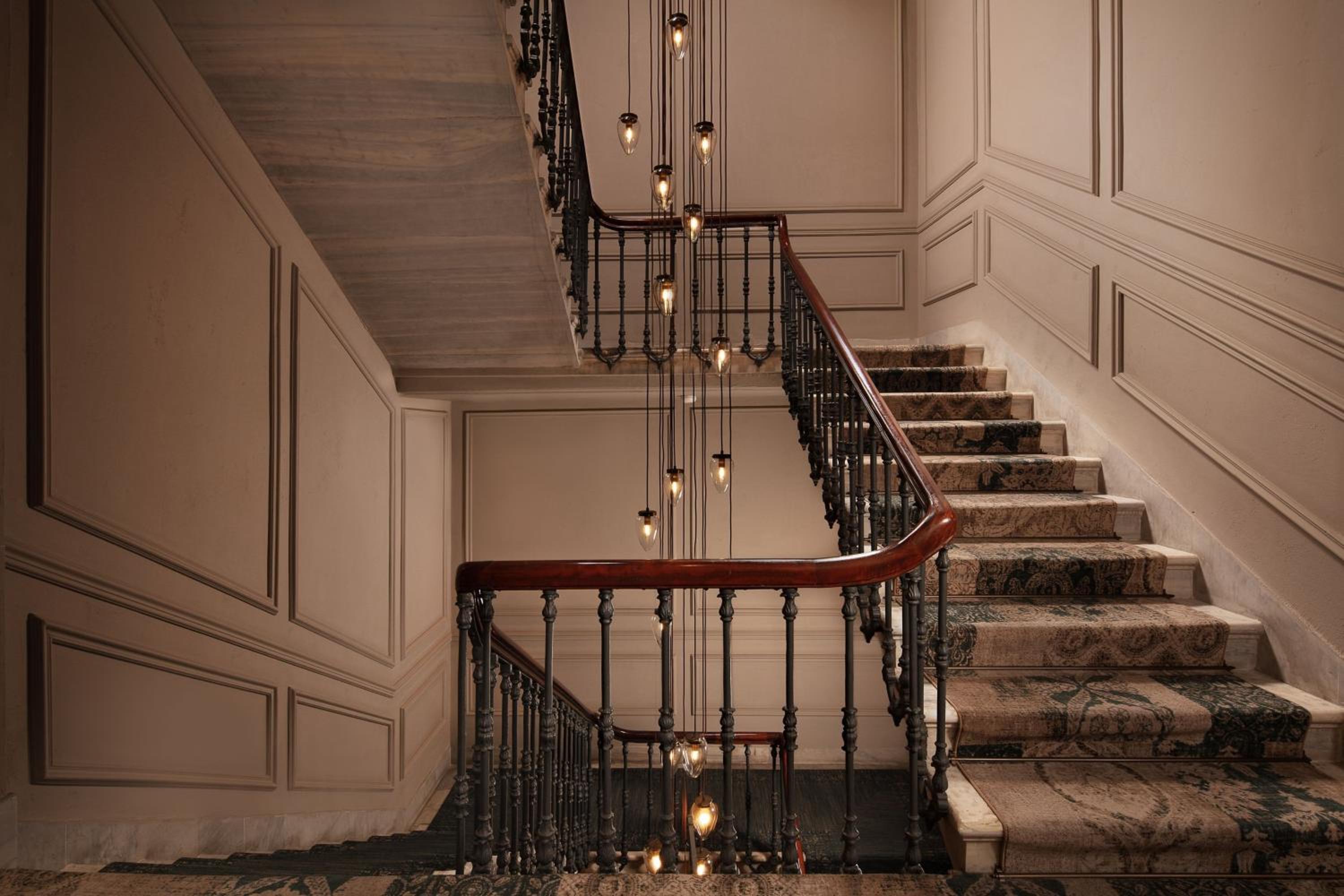 Adahan DeCamondo Pera, Autograph Collection - Image 24