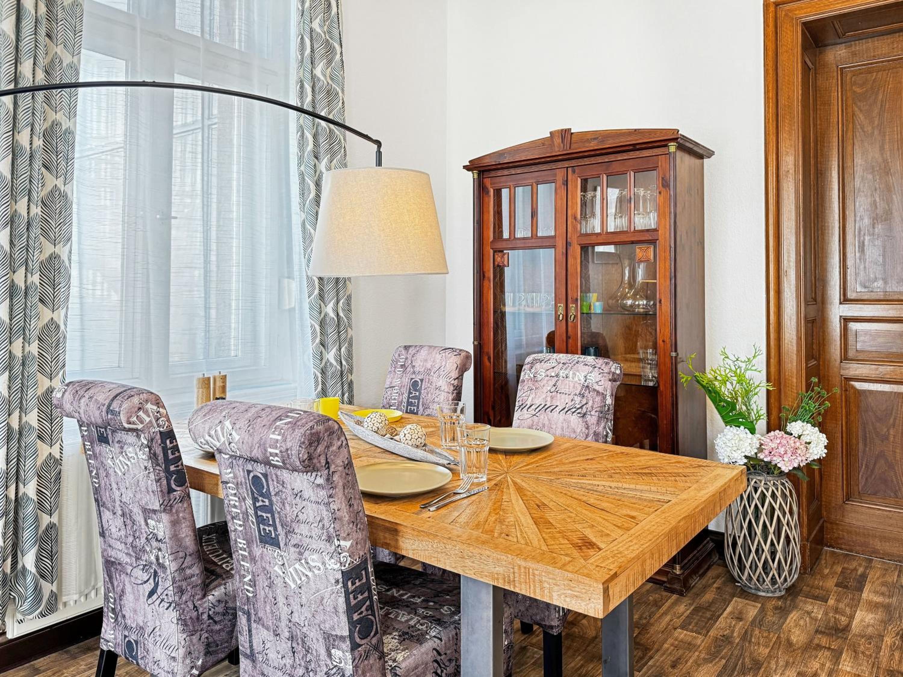 Ferienwohnung Villa Nieske - Jugendstil Denkmal, free WLAN & Parken, Self Check-In, Smart-TV