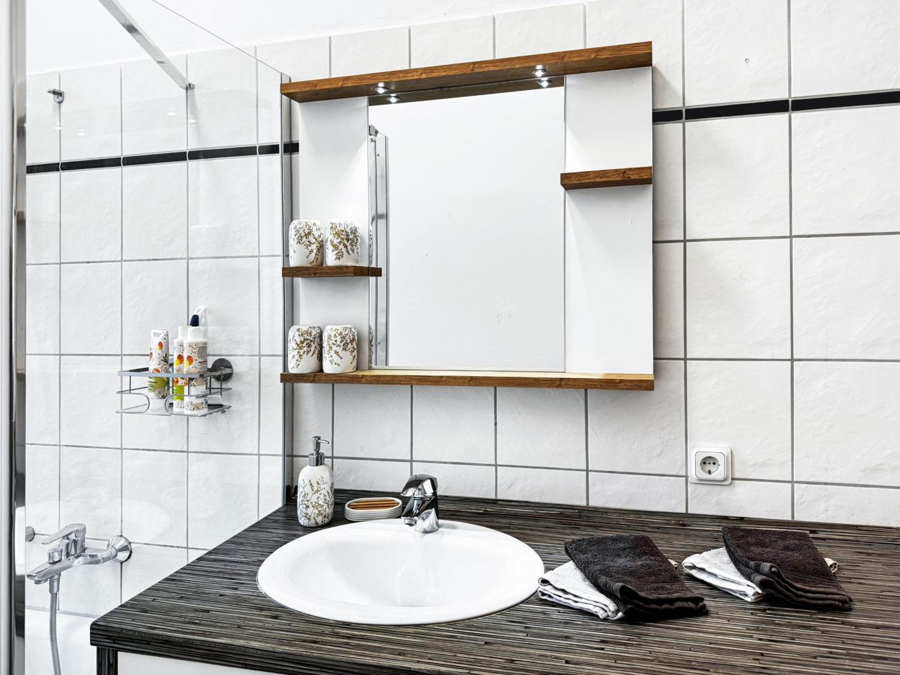 Ferienwohnung Villa Nieske - Jugendstil Denkmal, free WLAN & Parken, Self Check-In, Smart-TV