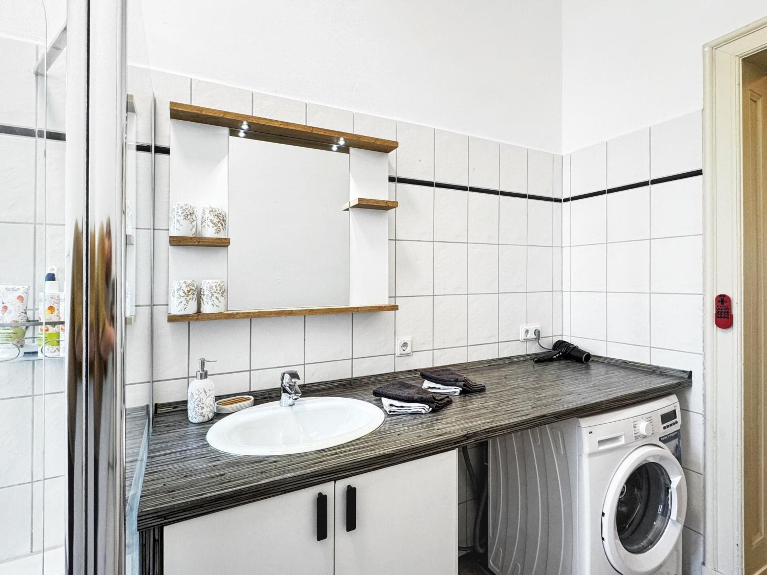 Ferienwohnung Villa Nieske - Jugendstil Denkmal, free WLAN & Parken, Self Check-In, Smart-TV
