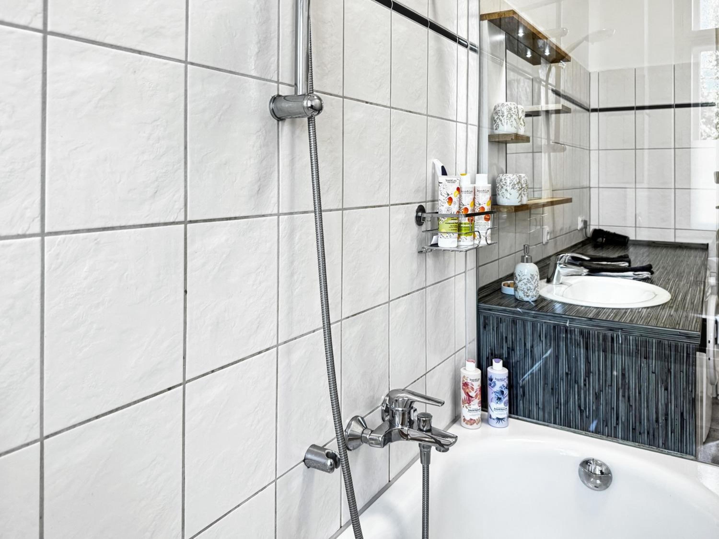 Ferienwohnung Villa Nieske - Jugendstil Denkmal, free WLAN & Parken, Self Check-In, Smart-TV