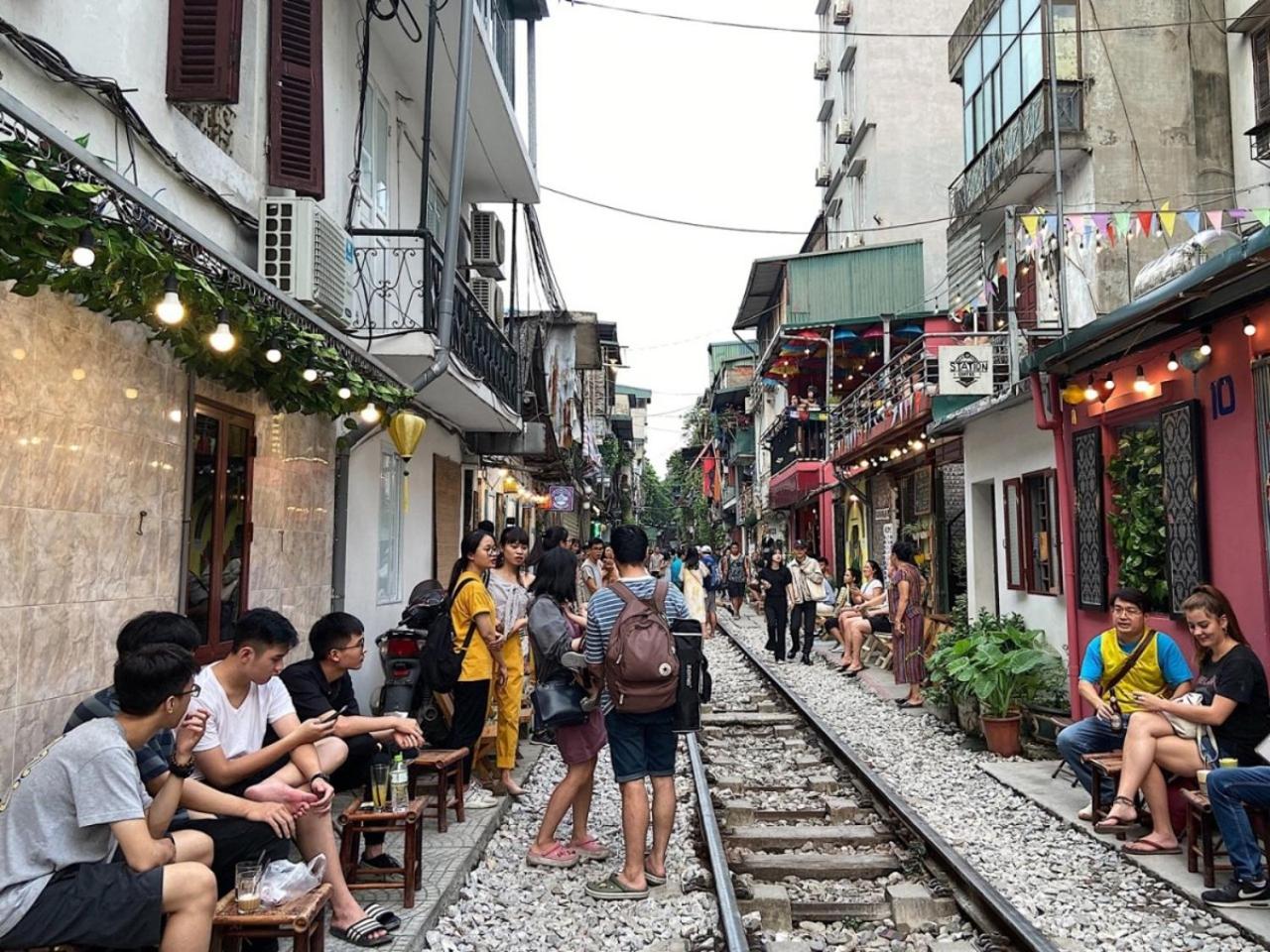 Amazing View, Natural View, 3' To Hoan Kiem Lake, Free Wifi, Netflix, 2 Beds, 1 Toilet-2 Showers