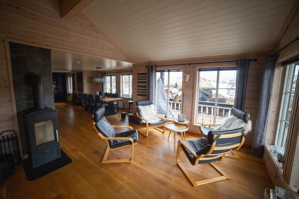 Beautiful Cozy Mountain Villa - Fully Equipped - Free Parking view 3