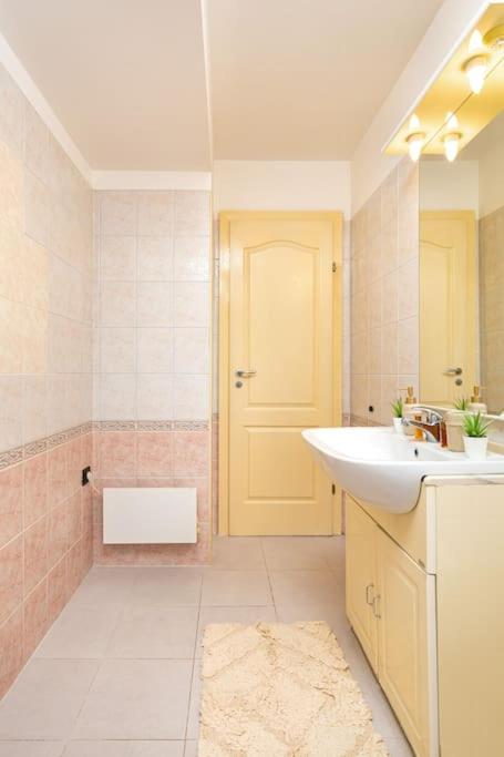La Primavera Spacious Apartment