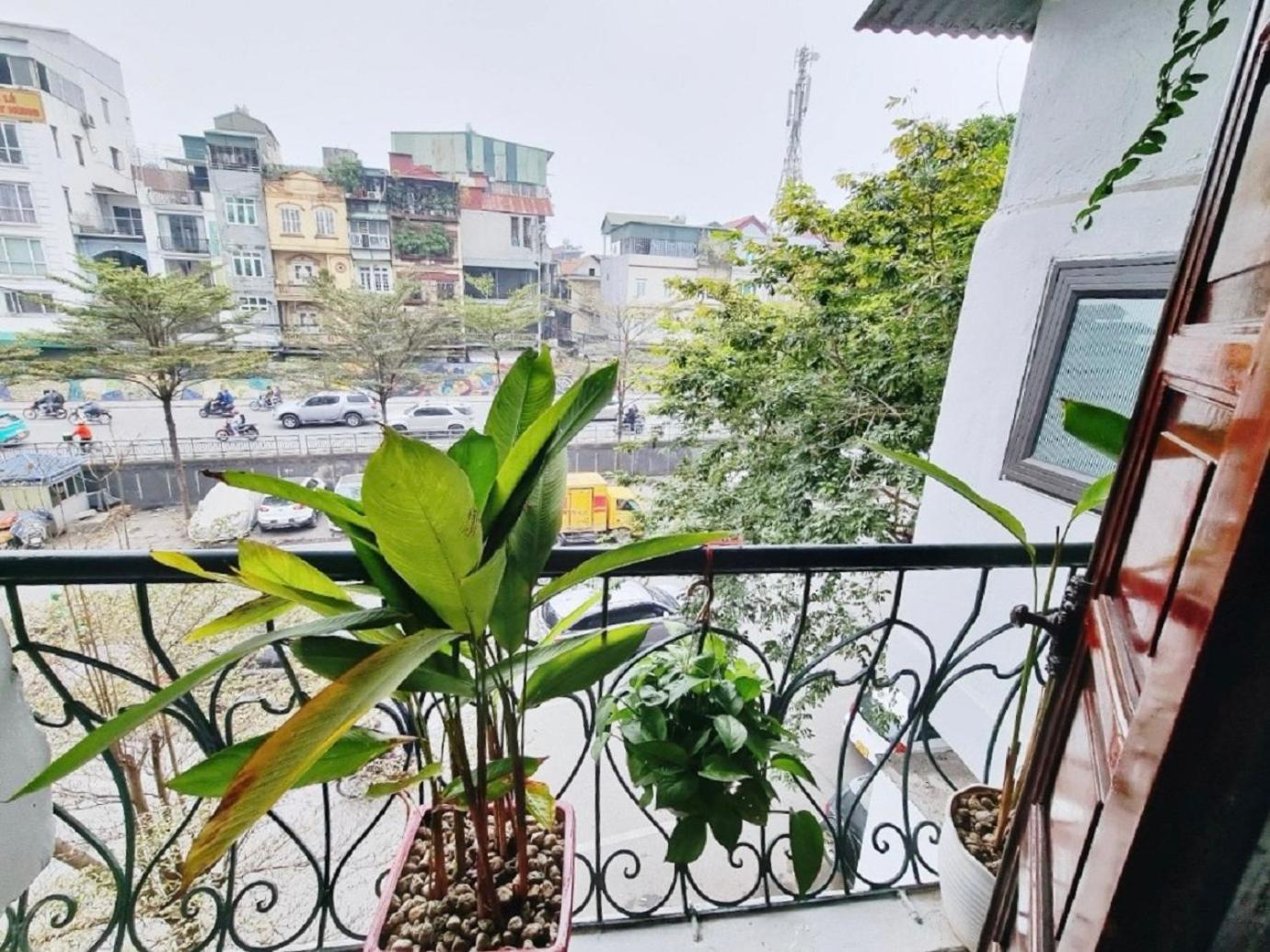 Amazing View, Natural View, 3' To Hoan Kiem Lake, Free Wifi, Netflix, 2 Beds, 1 Toilet-2 Showers