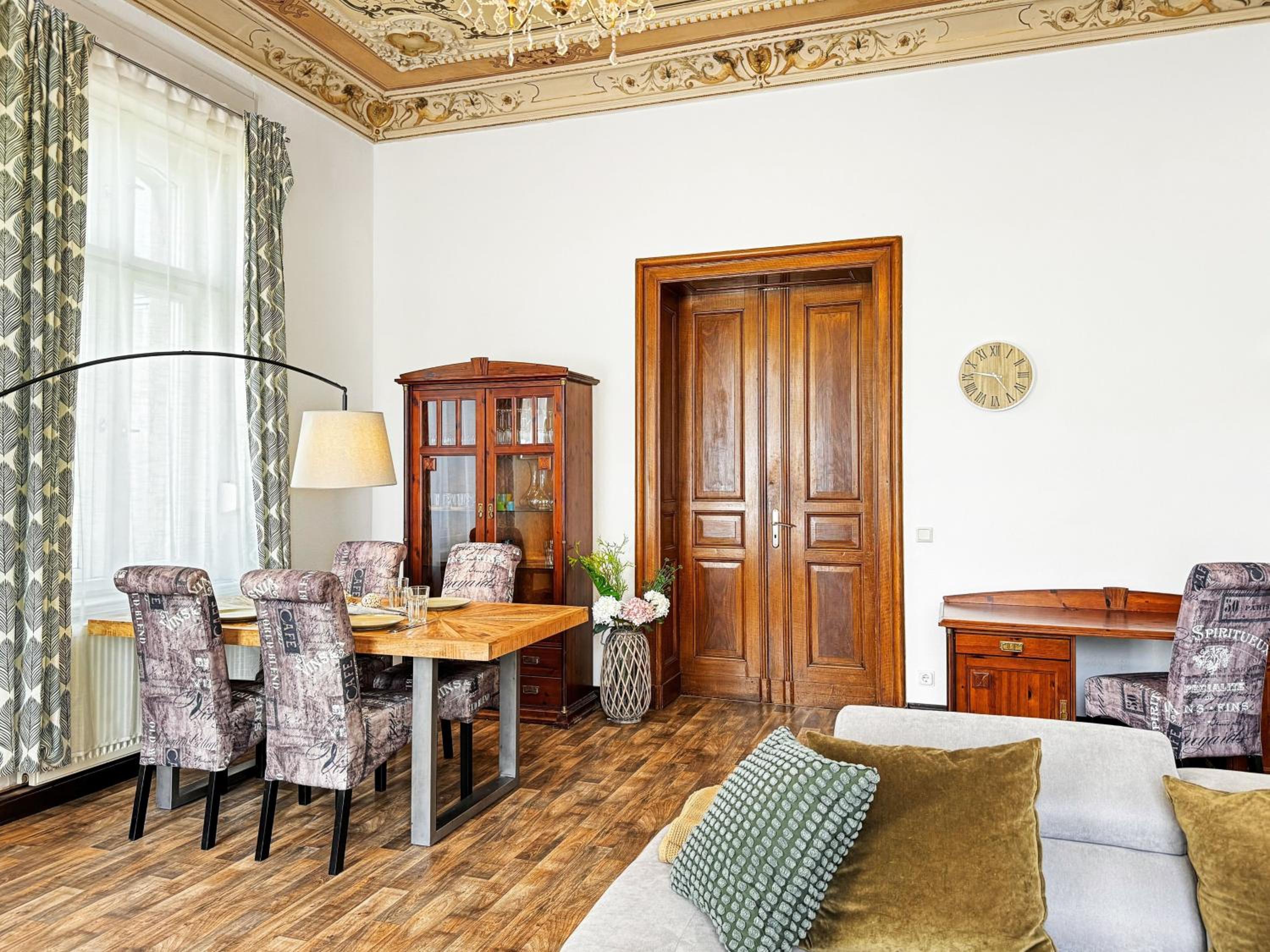 Ferienwohnung Villa Nieske - Jugendstil Denkmal, free WLAN & Parken, Self Check-In, Smart-TV