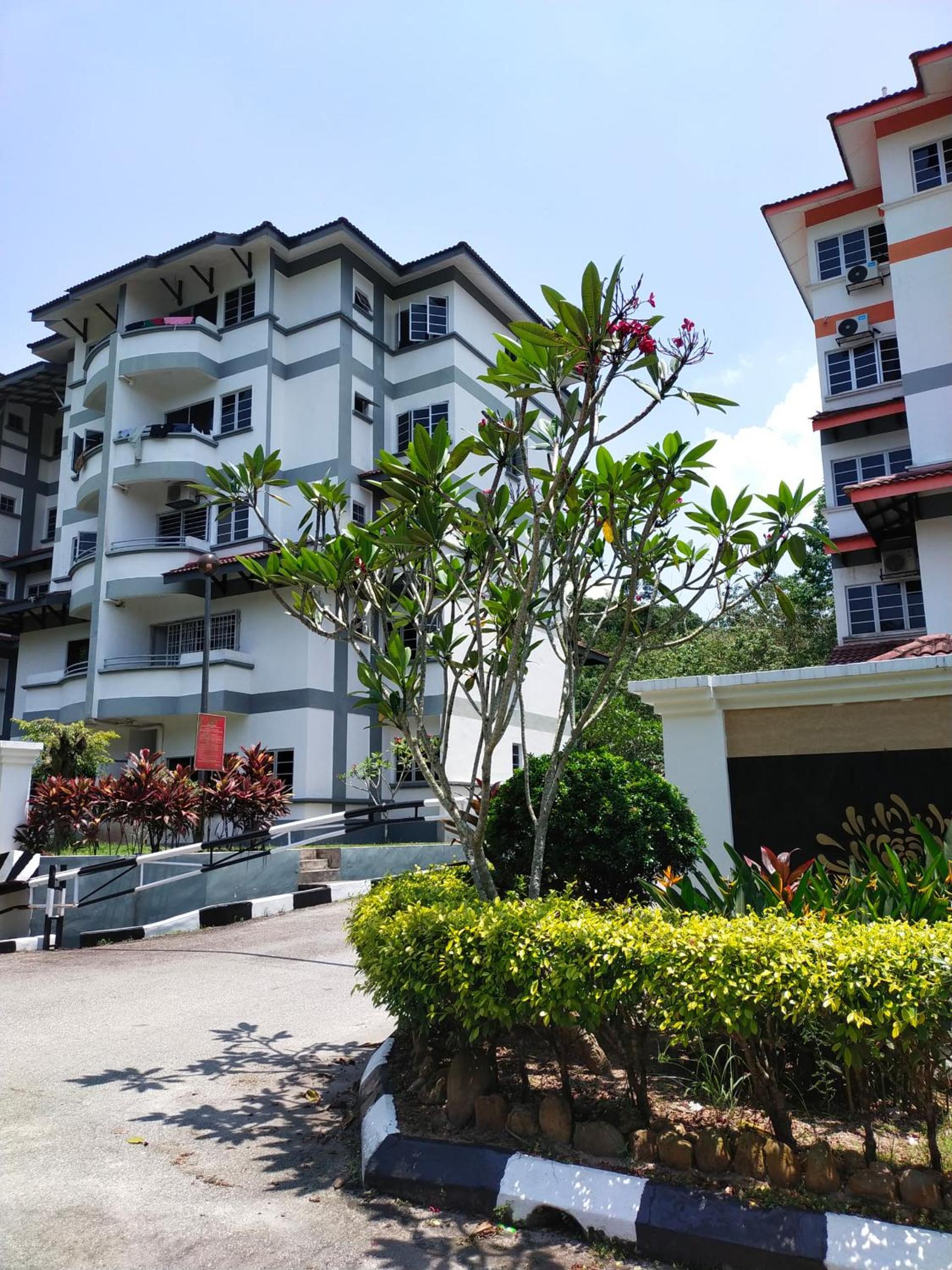3B2R Unit, Seruni Service Apartment at Serendah Golf Resort, Serendah, Nearby Serendah KTM Komuter Station, Genting, Rawang, UMW HVM Park, Bukit Beruntung  photo 2