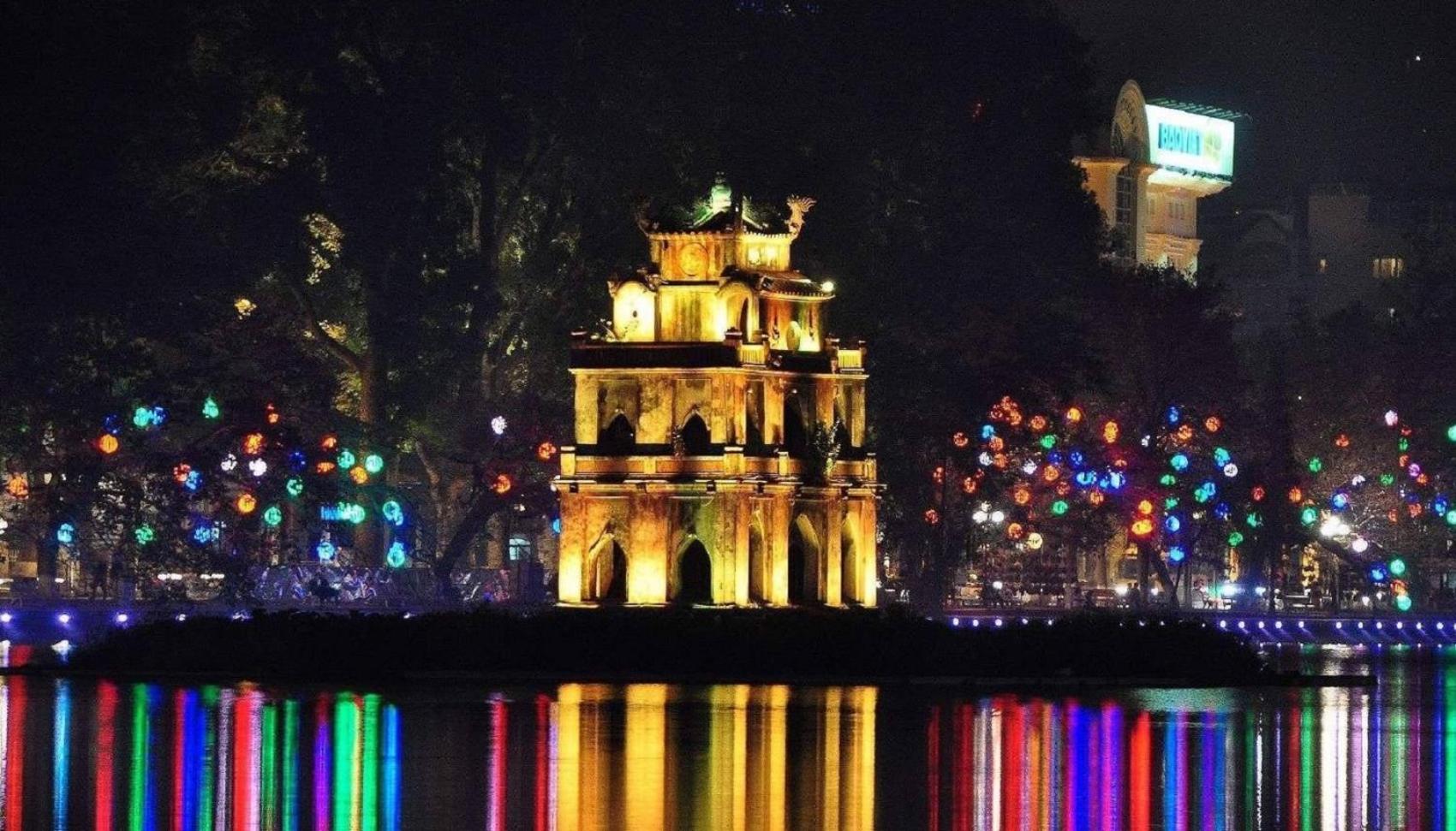 Amazing View, Natural View, 3' To Hoan Kiem Lake, Free Wifi, Netflix, 2 Beds, 1 Toilet-2 Showers