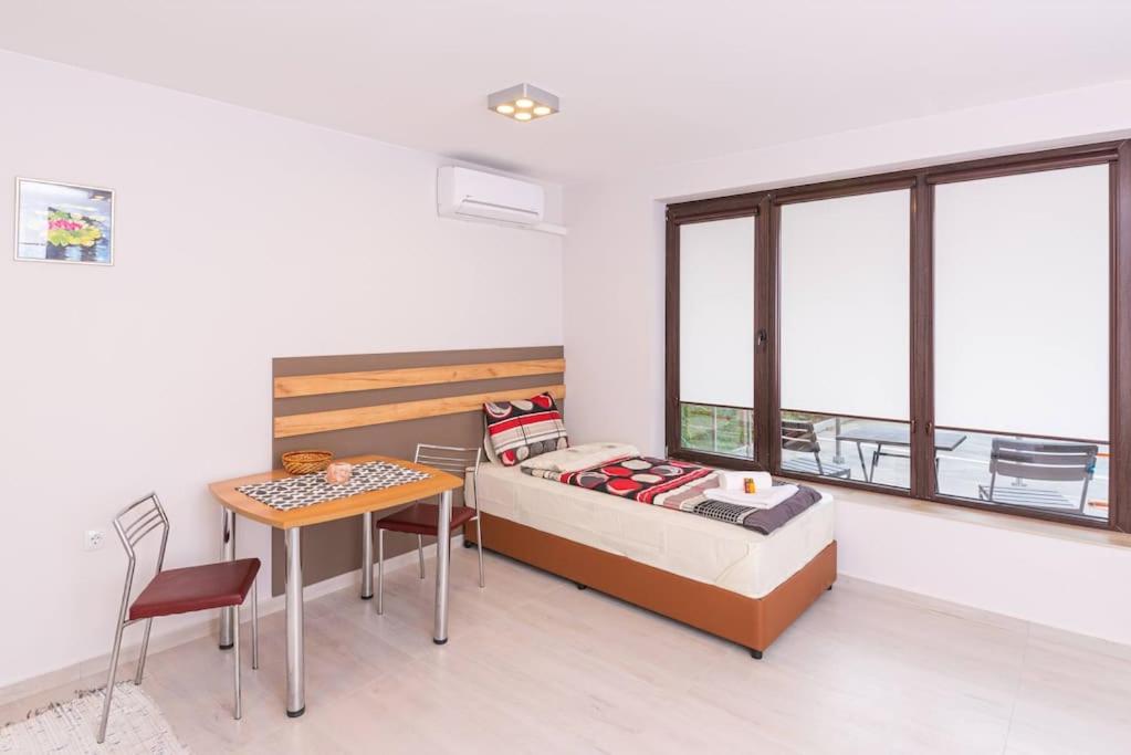 Studio 'Ozi' quite place in Perfect Center
