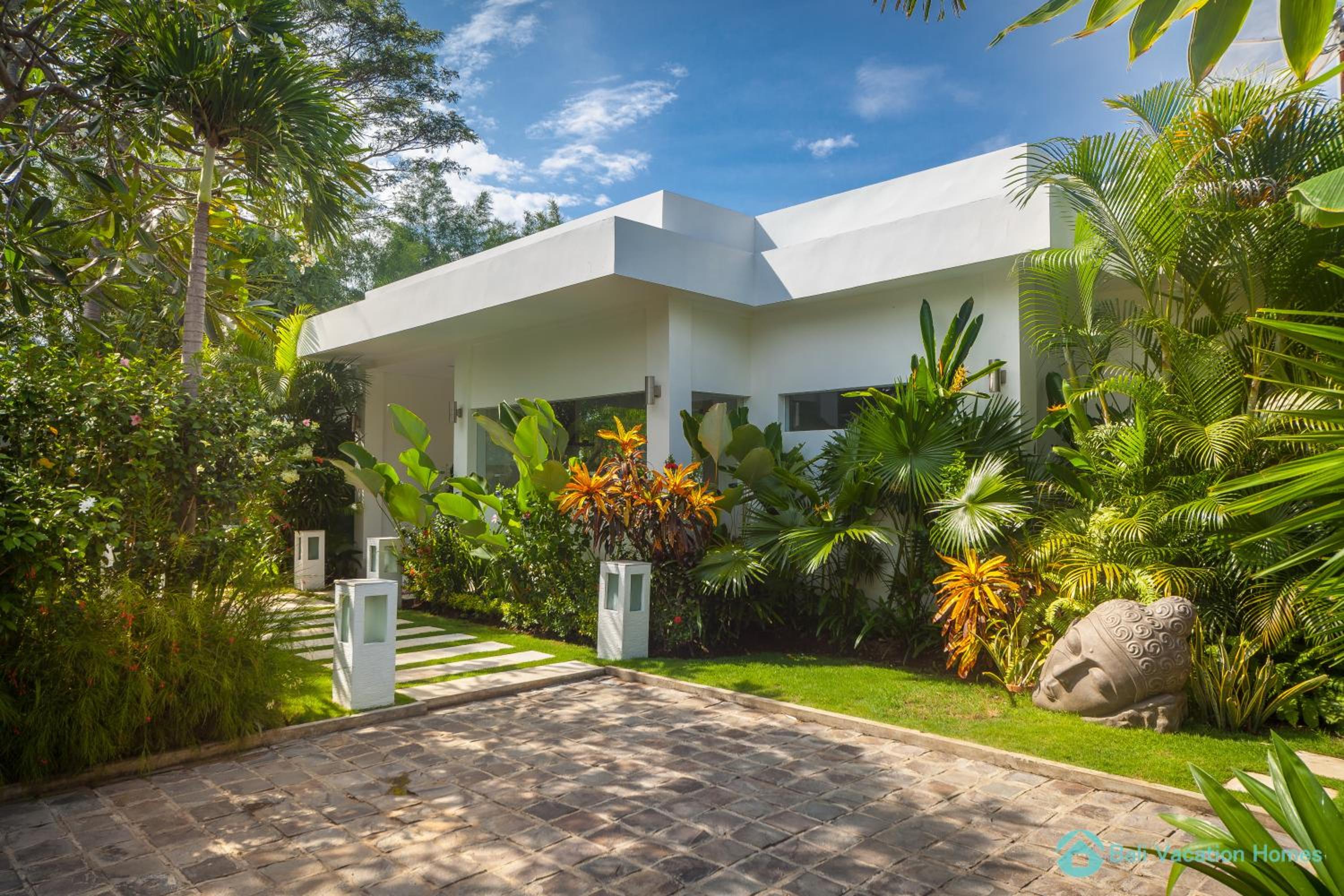 Ocean Beachfront Luxury Design Villa @ Lovina - Villa Ibiza Bali view 4