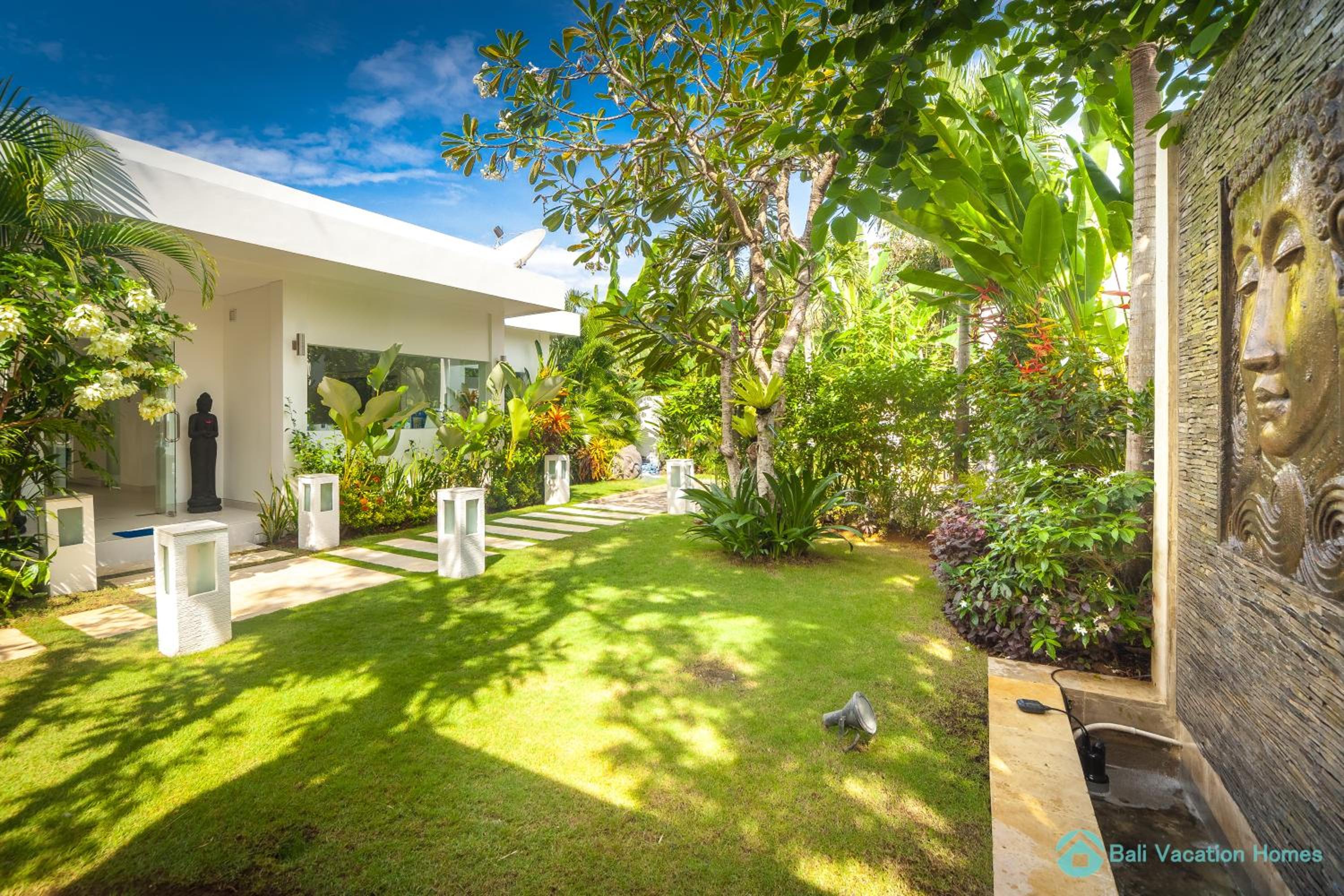 Ocean Beachfront Luxury Design Villa @ Lovina - Villa Ibiza Bali view 5