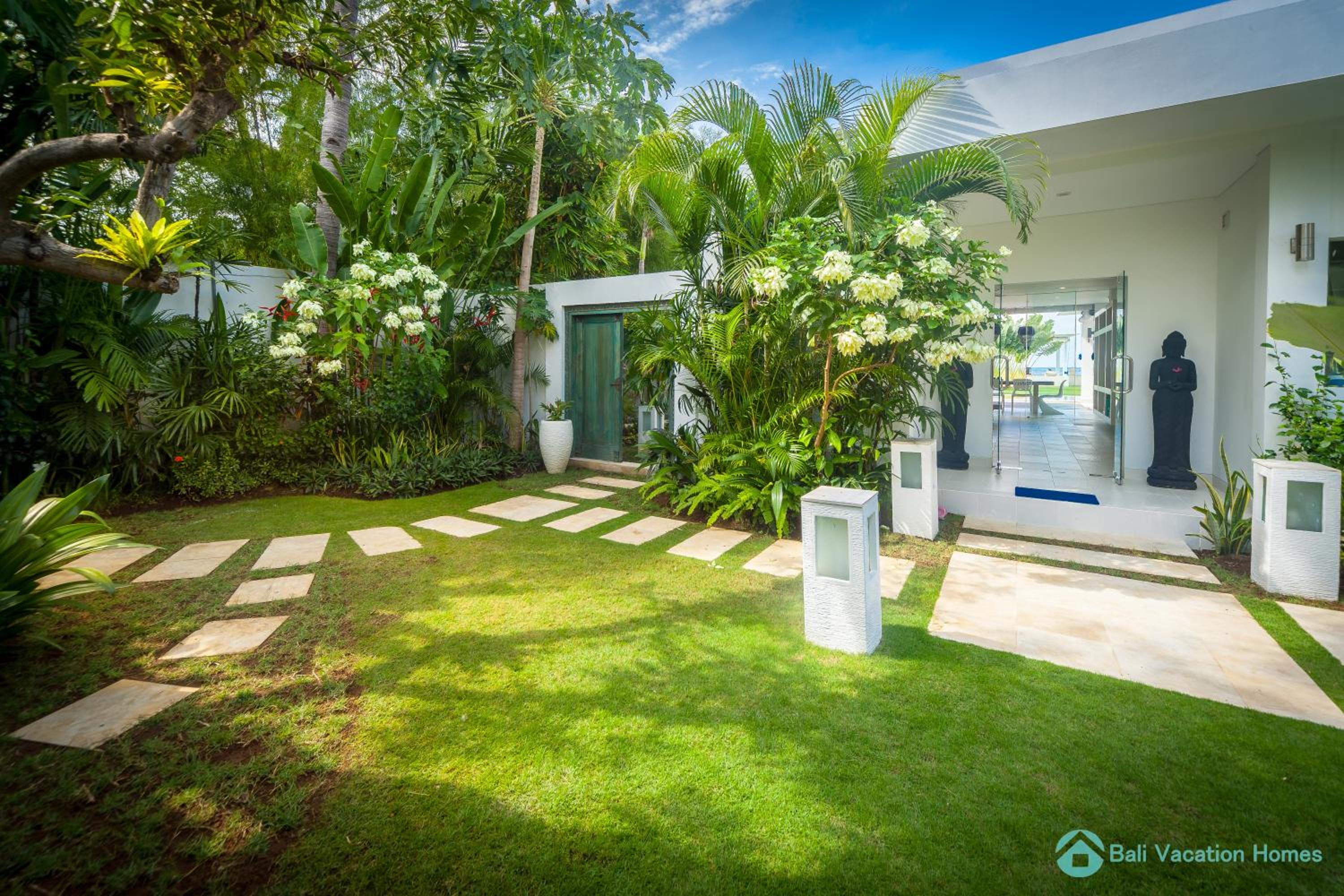Ocean Beachfront Luxury Design Villa @ Lovina - Villa Ibiza Bali view 3