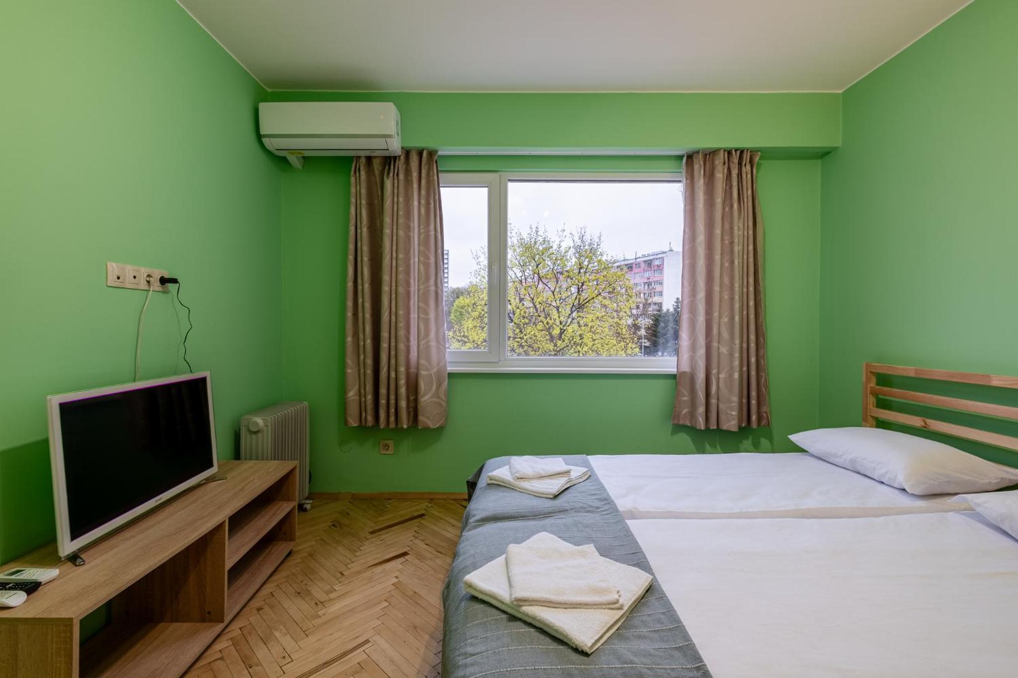 Peaceful Apartment with FREE Parking