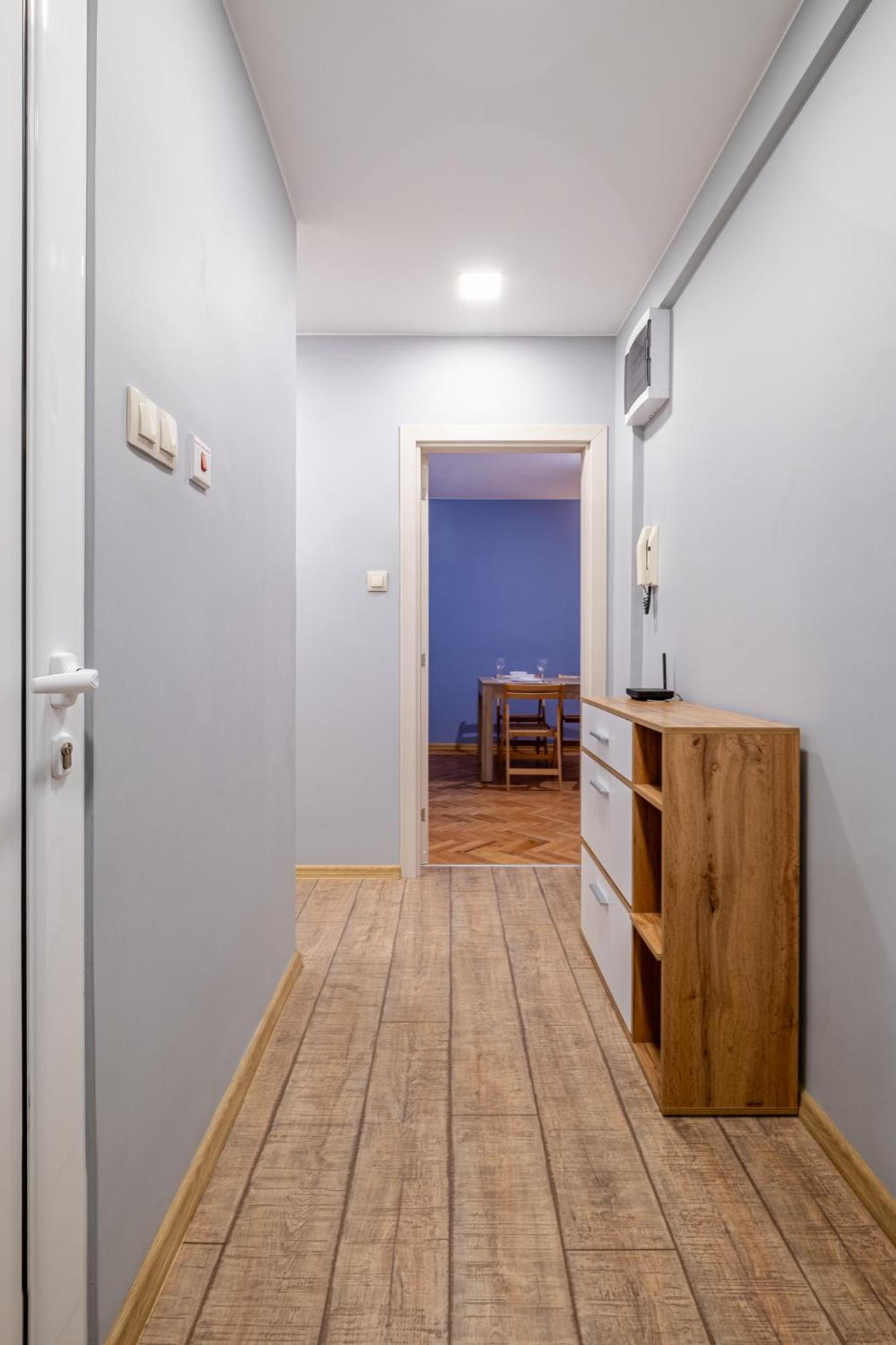 Peaceful Apartment with FREE Parking