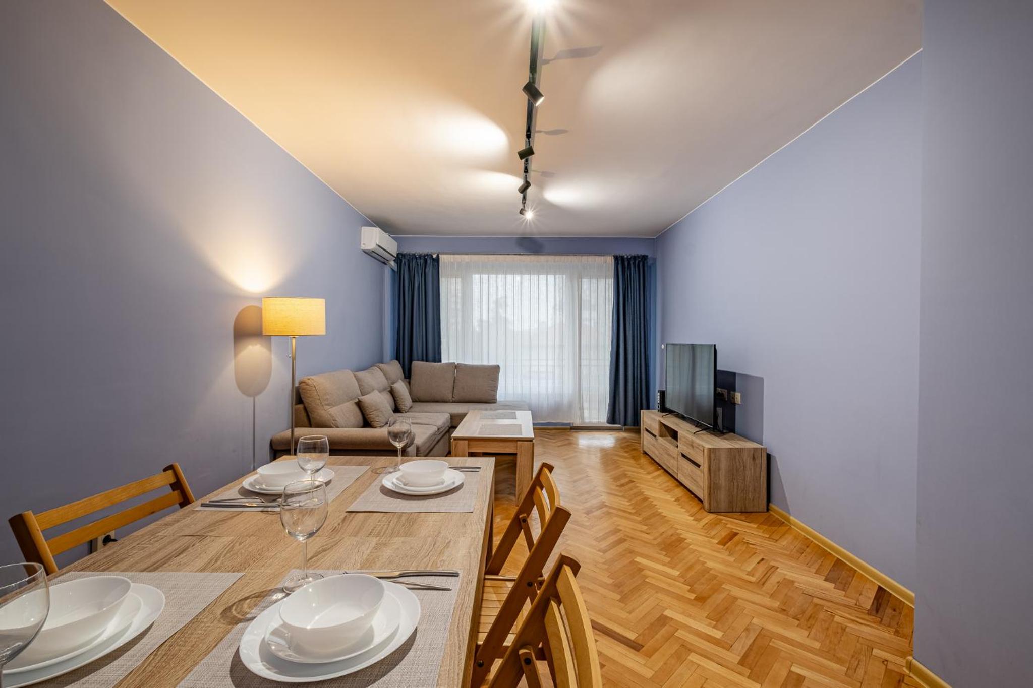 Peaceful Apartment with FREE Parking