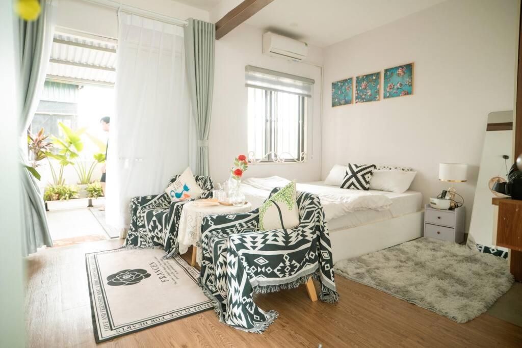 Comfortable bedroom with large balcony. - 1br