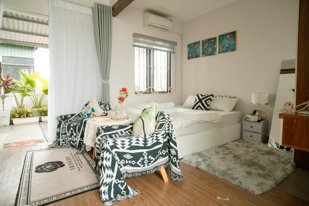 Comfortable bedroom with large balcony. - 1br