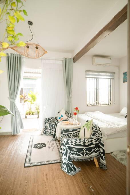 Comfortable bedroom with large balcony. - 1br