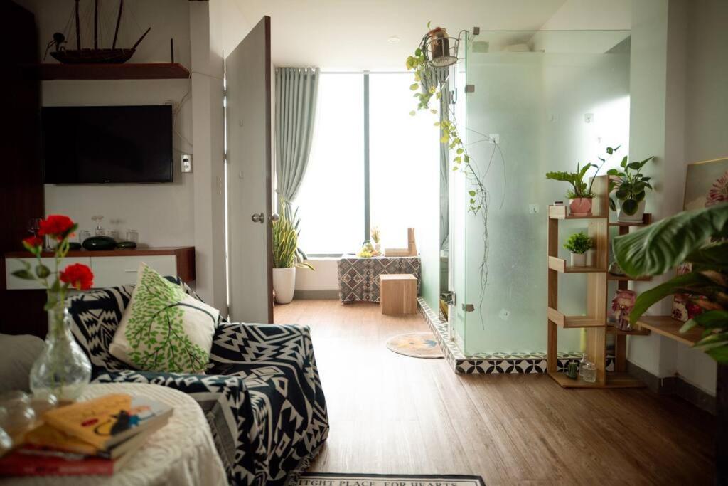 Comfortable bedroom with large balcony. - 1br